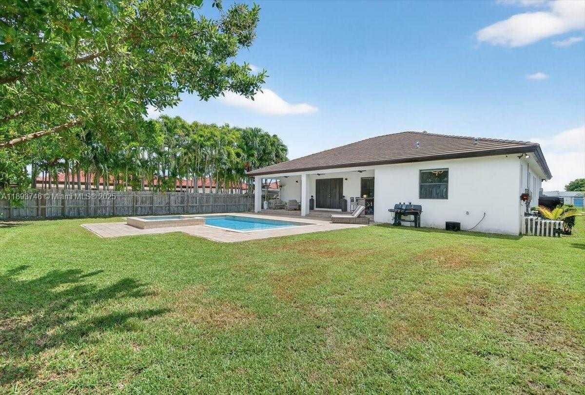 Small Image of 19200 BELVIEW DR, Cutler Bay Number 57