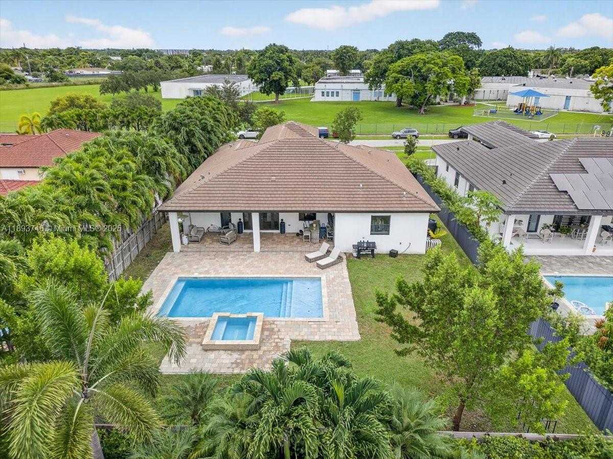 Small Image of 19200 BELVIEW DR, Cutler Bay Number 58