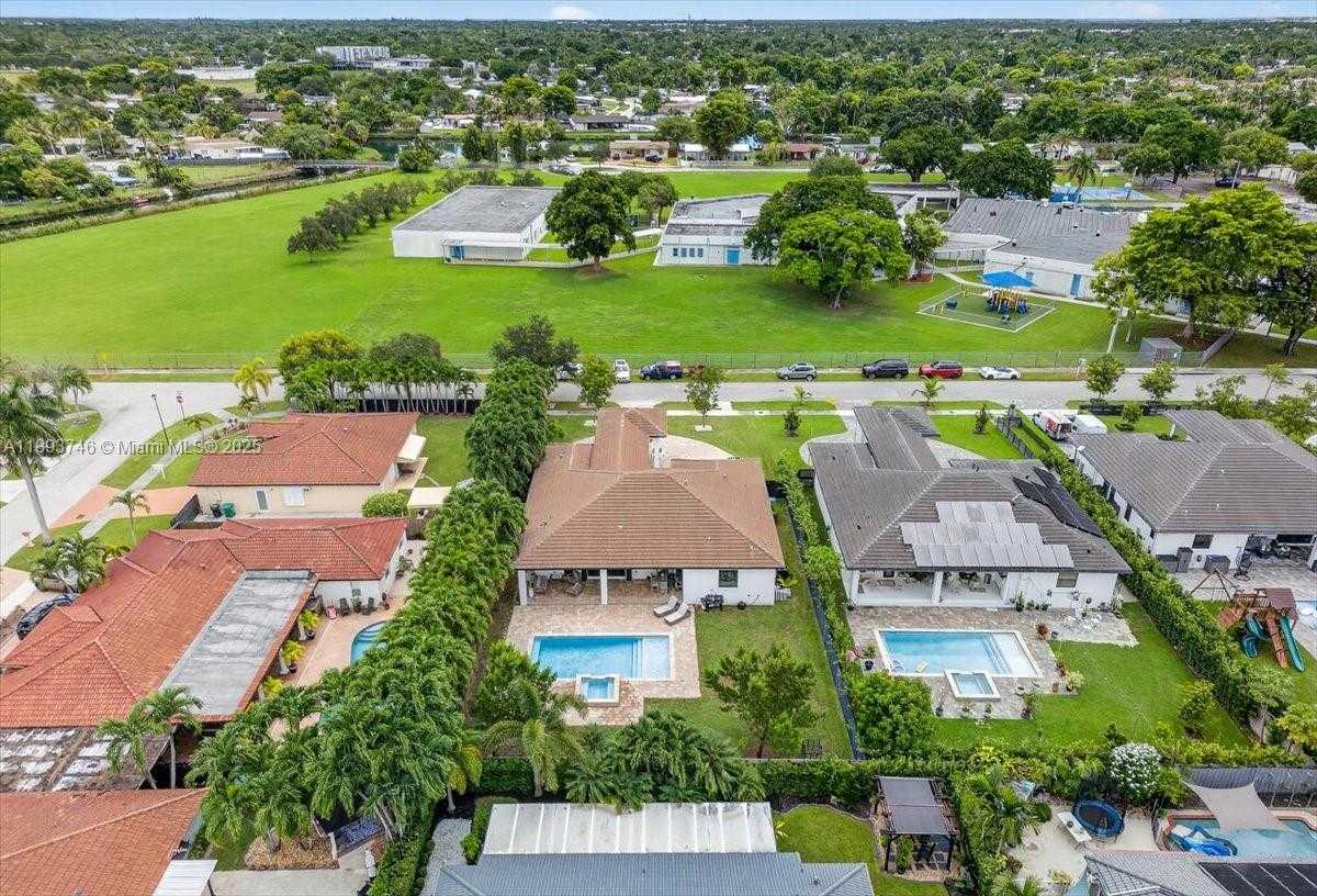 Small Image of 19200 BELVIEW DR, Cutler Bay Number 59