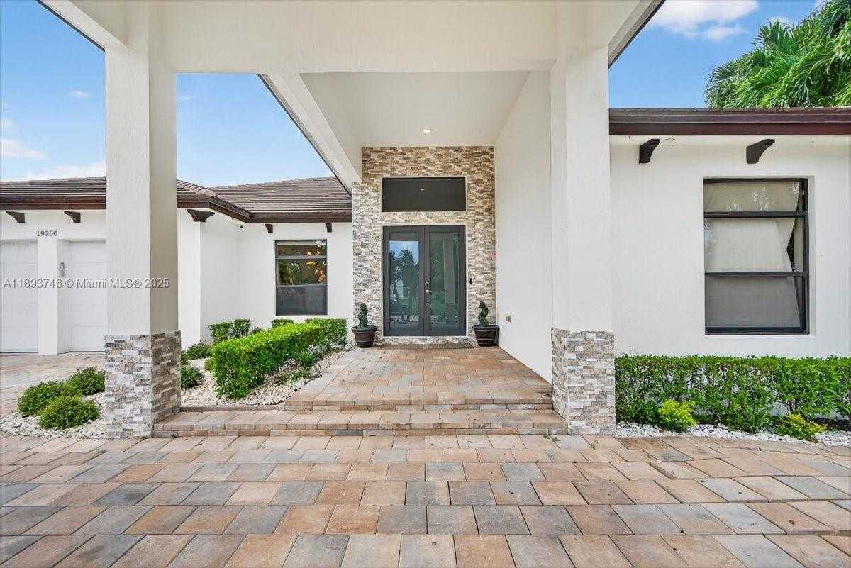 Small Image of 19200 BELVIEW DR, Cutler Bay Number 6