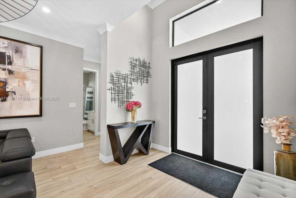 Small Image of 19200 BELVIEW DR, Cutler Bay Number 8