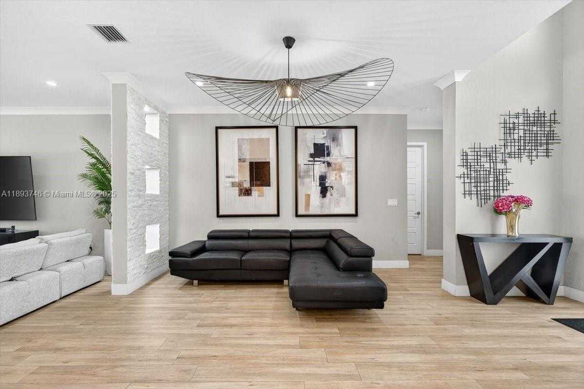 Small Image of 19200 BELVIEW DR, Cutler Bay Number 9