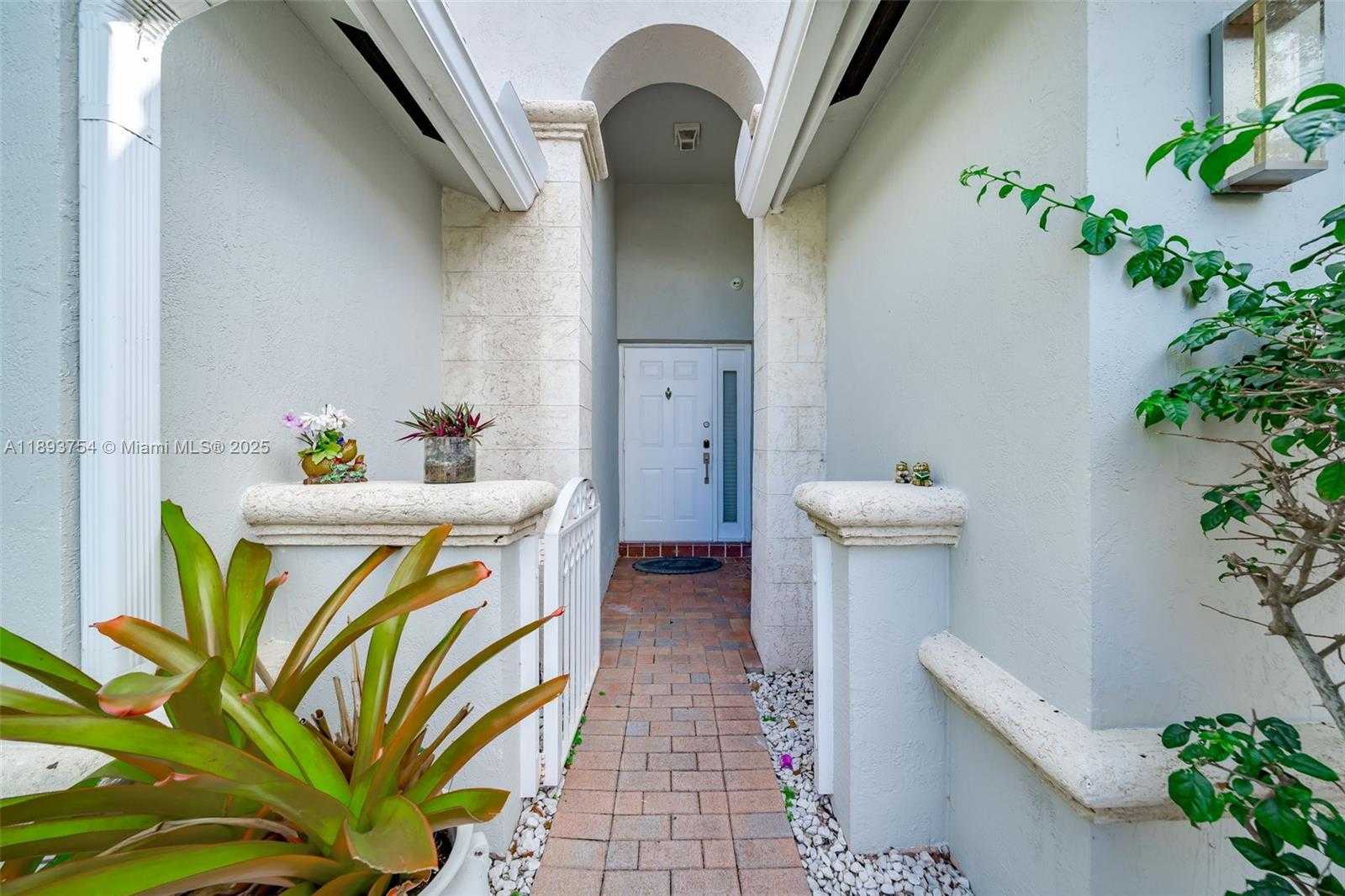 Small Image of 5032 SOUTH WEST 34TH TER, Hollywood Number 5