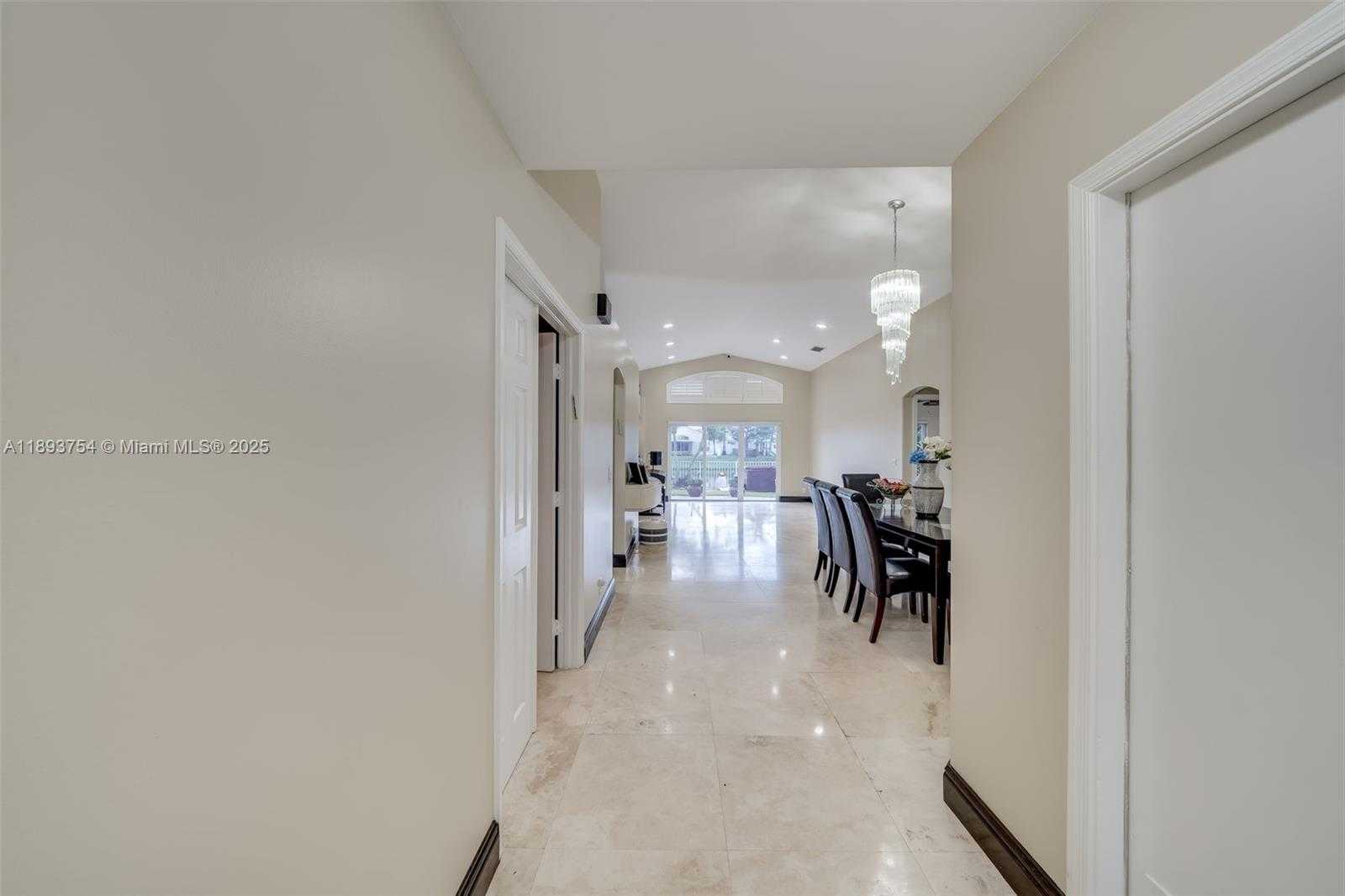 Small Image of 5032 SOUTH WEST 34TH TER, Hollywood Number 7