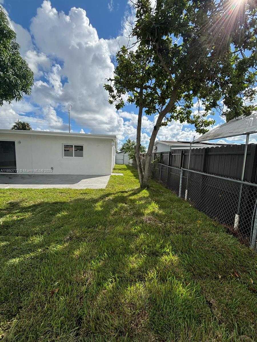 Small Image of Miami Gardens Number 3