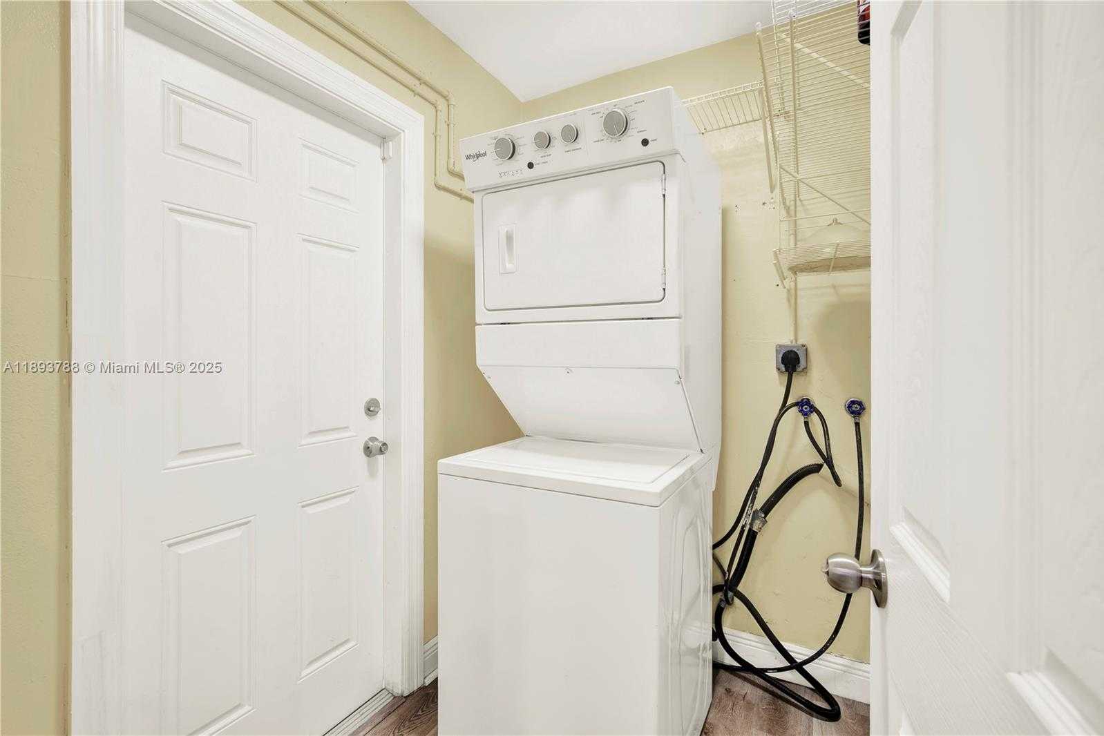 Small Image of 7932 MERIDIAN ST, Miramar Number 10