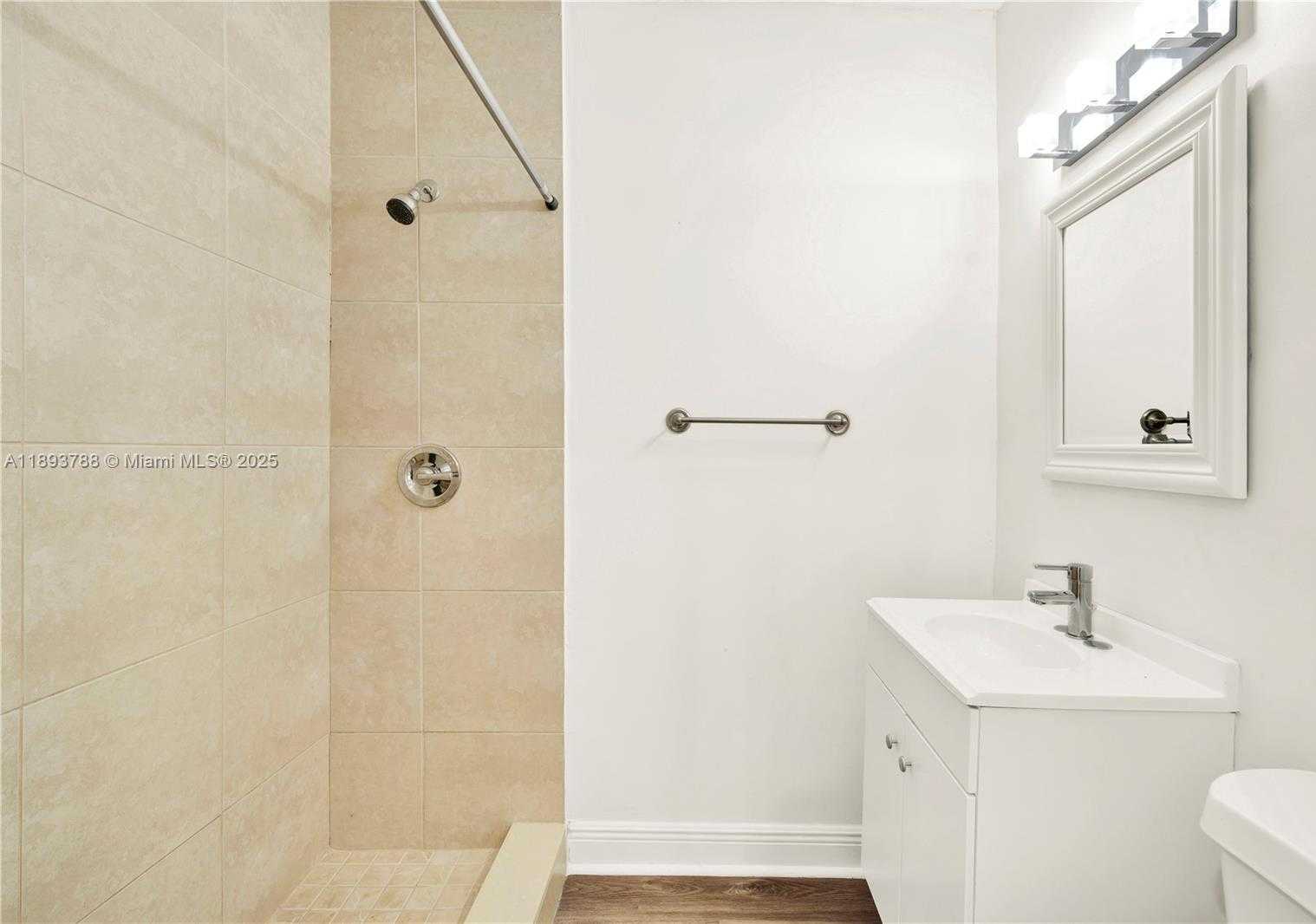 Small Image of 7932 MERIDIAN ST, Miramar Number 11