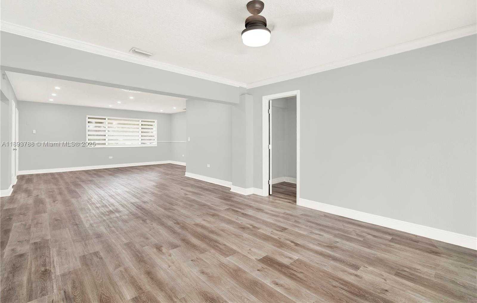 Small Image of 7932 MERIDIAN ST, Miramar Number 12