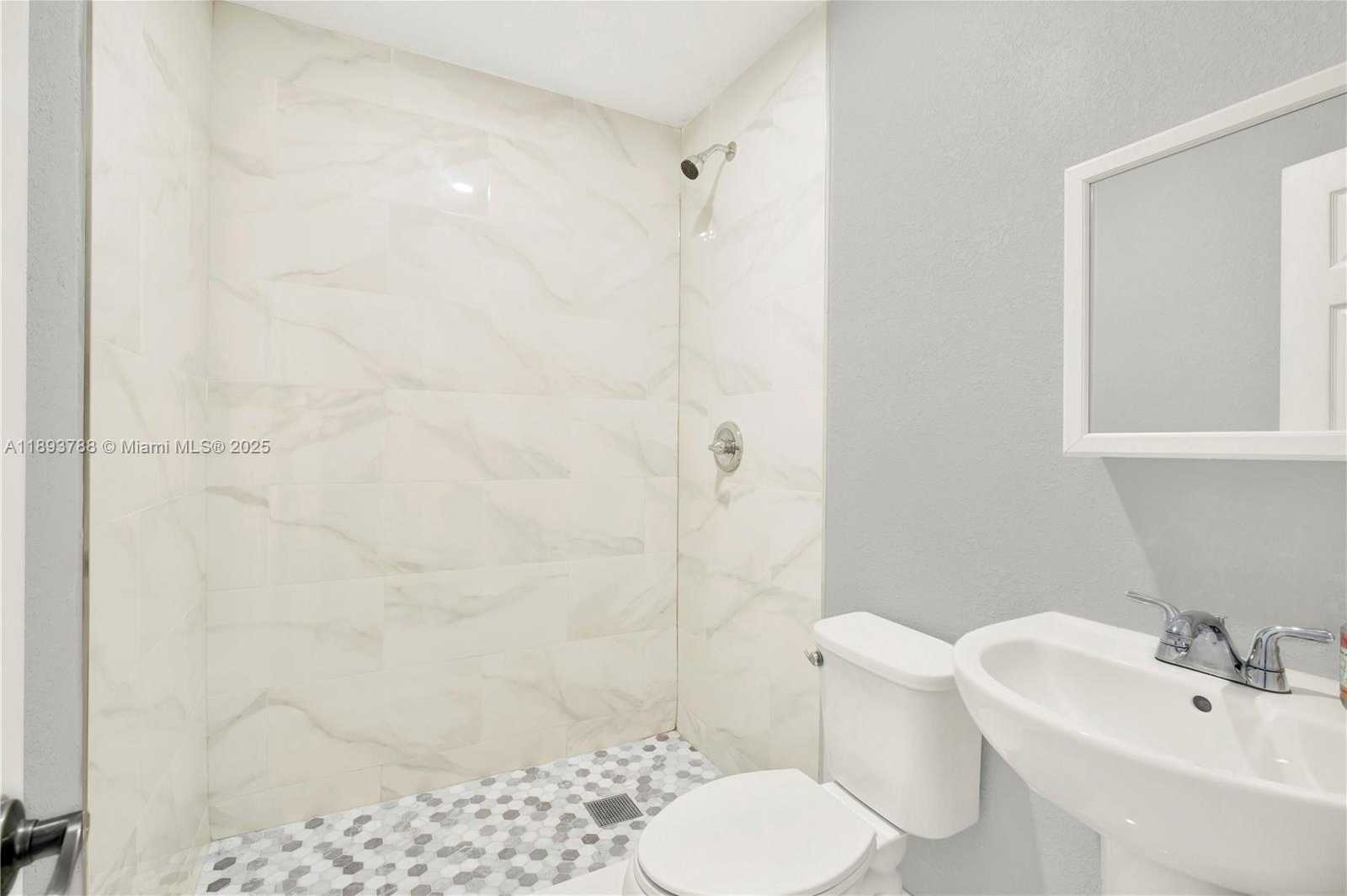 Small Image of 7932 MERIDIAN ST, Miramar Number 14
