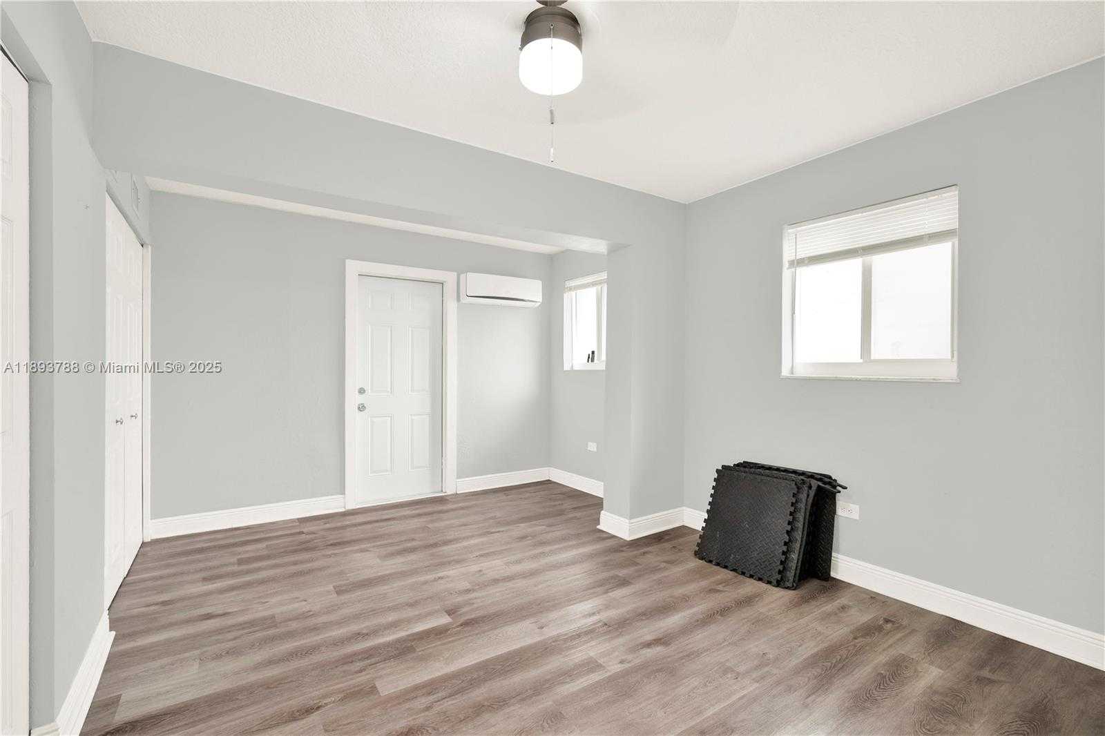 Small Image of 7932 MERIDIAN ST, Miramar Number 15