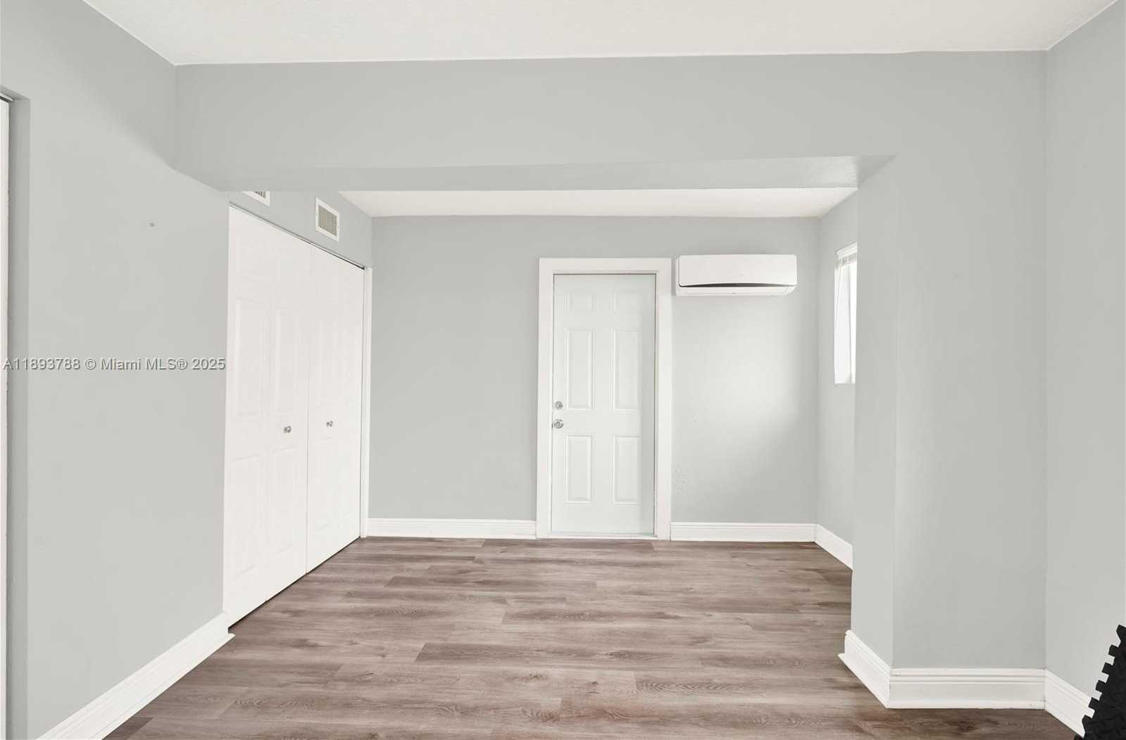 Small Image of 7932 MERIDIAN ST, Miramar Number 16