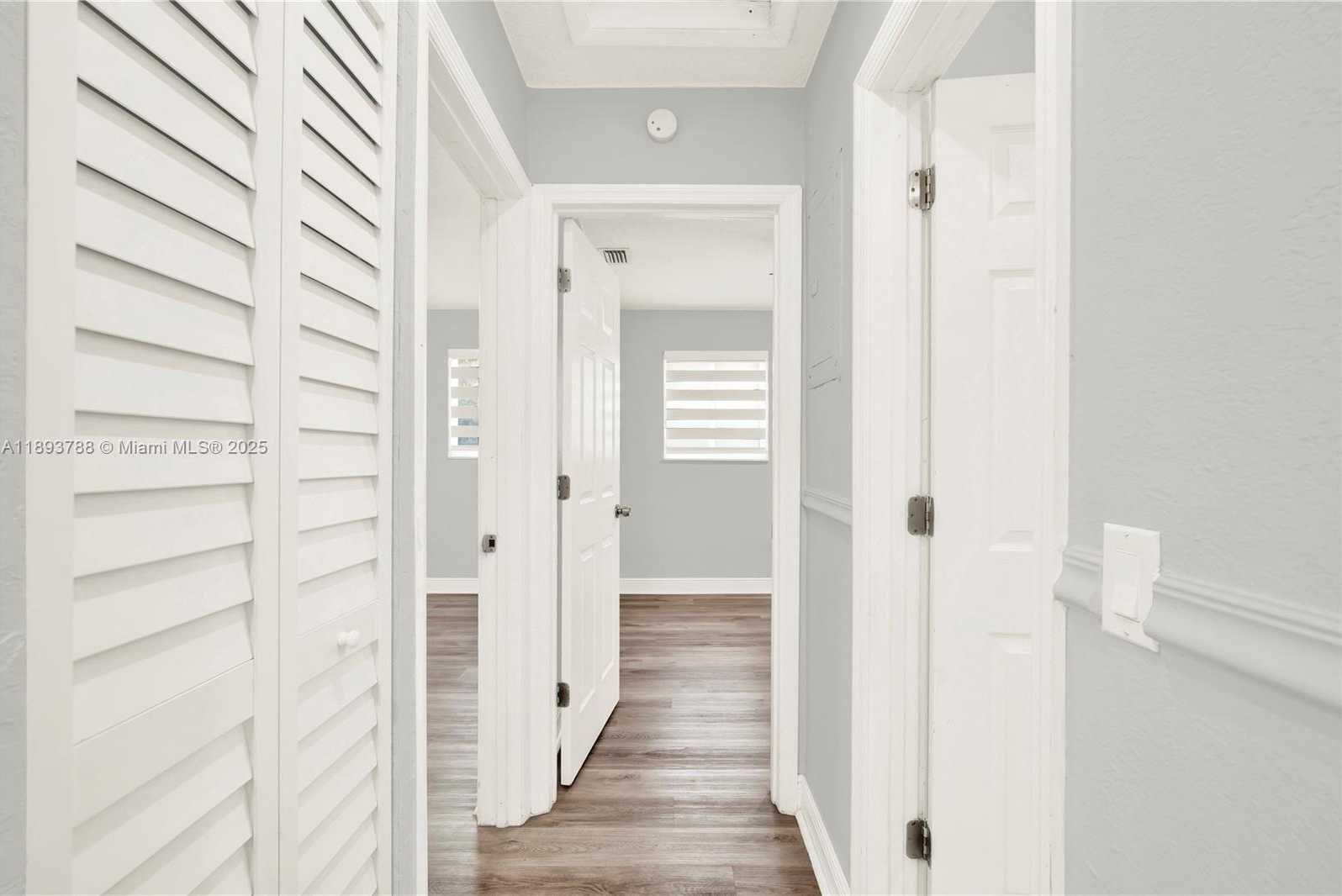 Small Image of 7932 MERIDIAN ST, Miramar Number 17