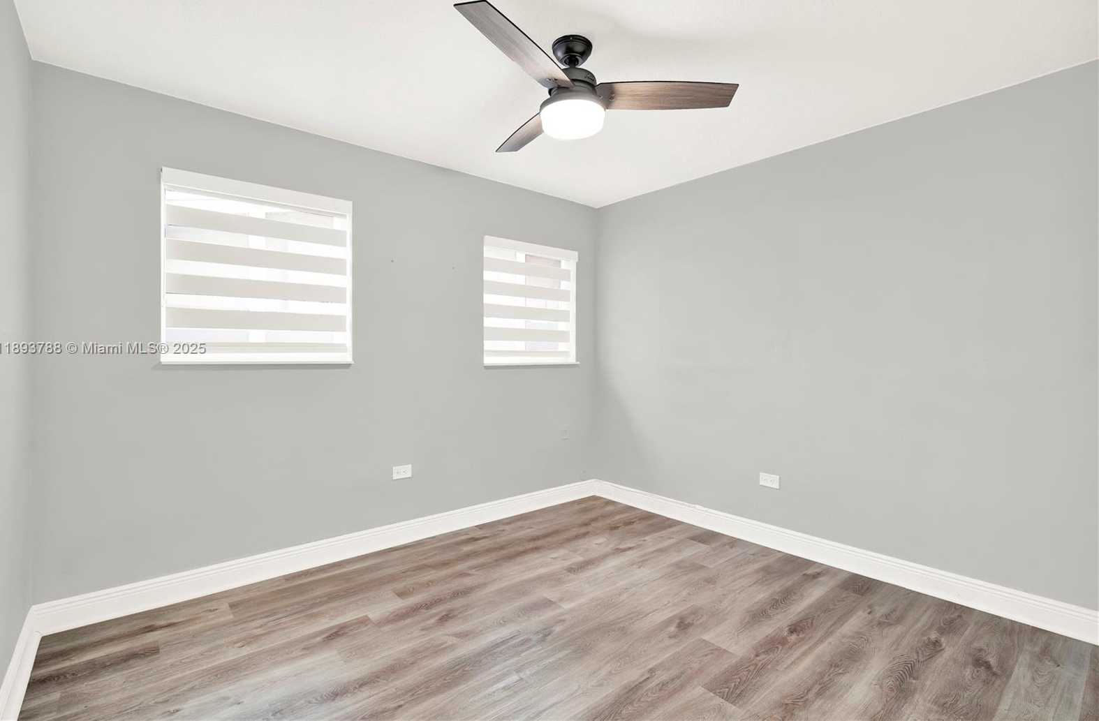 Small Image of 7932 MERIDIAN ST, Miramar Number 19