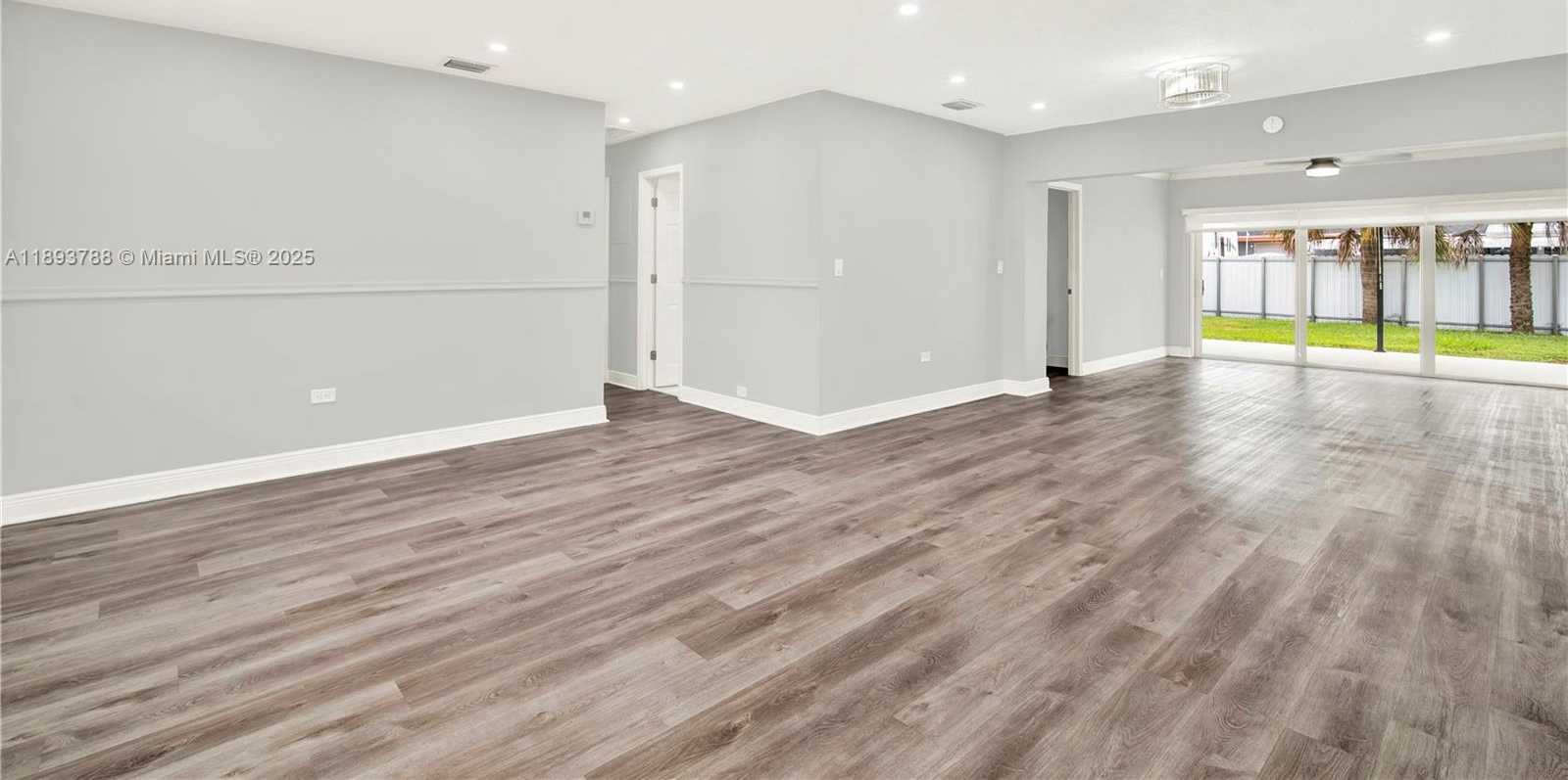 Small Image of 7932 MERIDIAN ST, Miramar Number 2