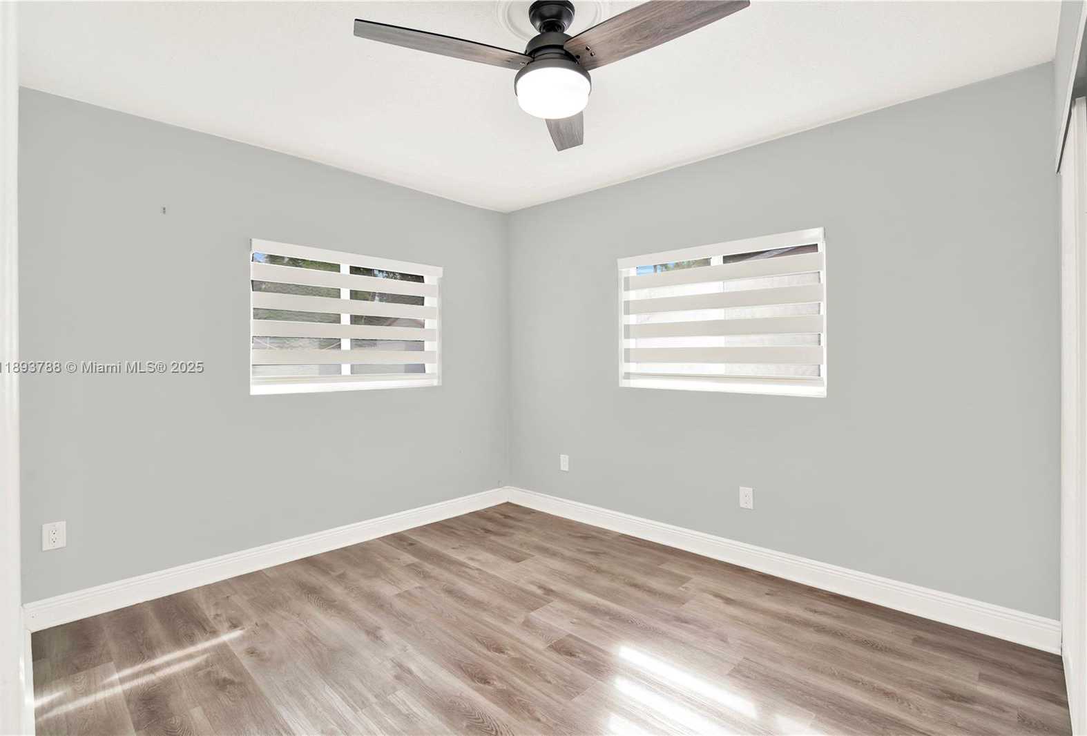 Small Image of 7932 MERIDIAN ST, Miramar Number 21