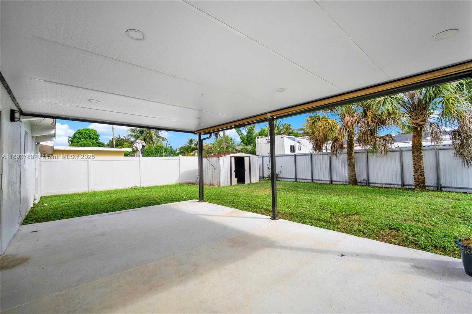 Small Image of 7932 MERIDIAN ST, Miramar Number 23