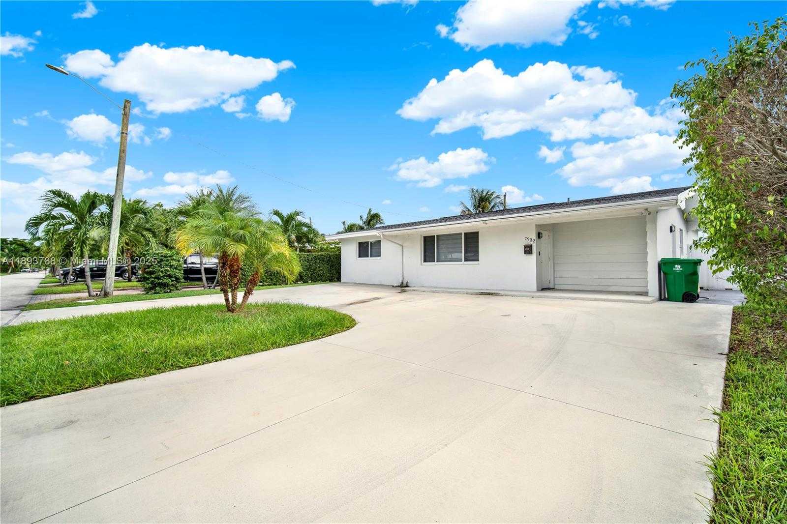 Small Image of 7932 MERIDIAN ST, Miramar Number 26