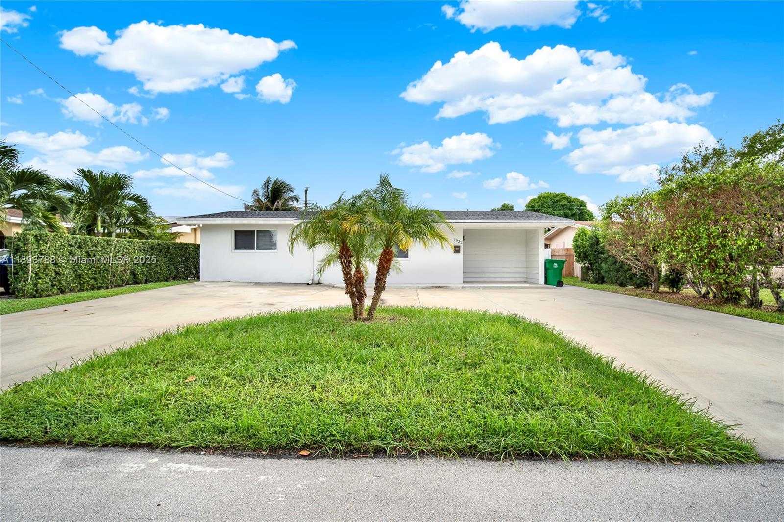 Small Image of 7932 MERIDIAN ST, Miramar Number 27