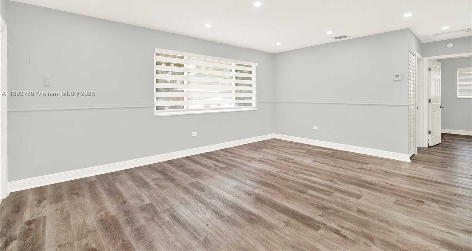 Small Image of 7932 MERIDIAN ST, Miramar Number 3