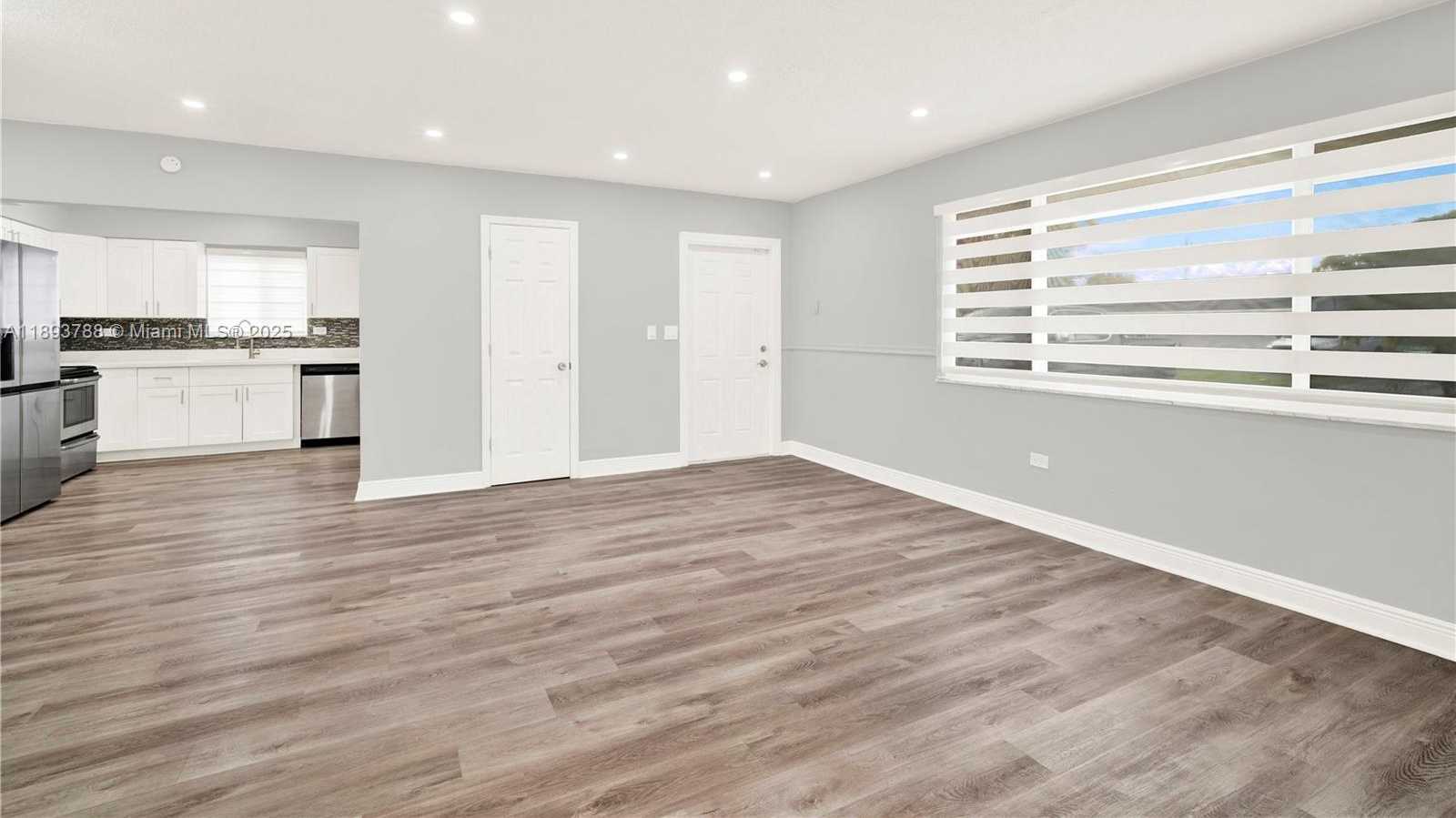 Small Image of 7932 MERIDIAN ST, Miramar Number 4