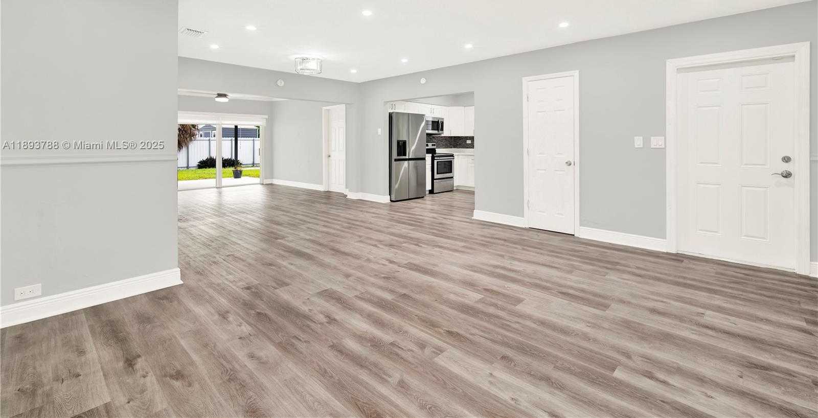 Small Image of 7932 MERIDIAN ST, Miramar Number 5