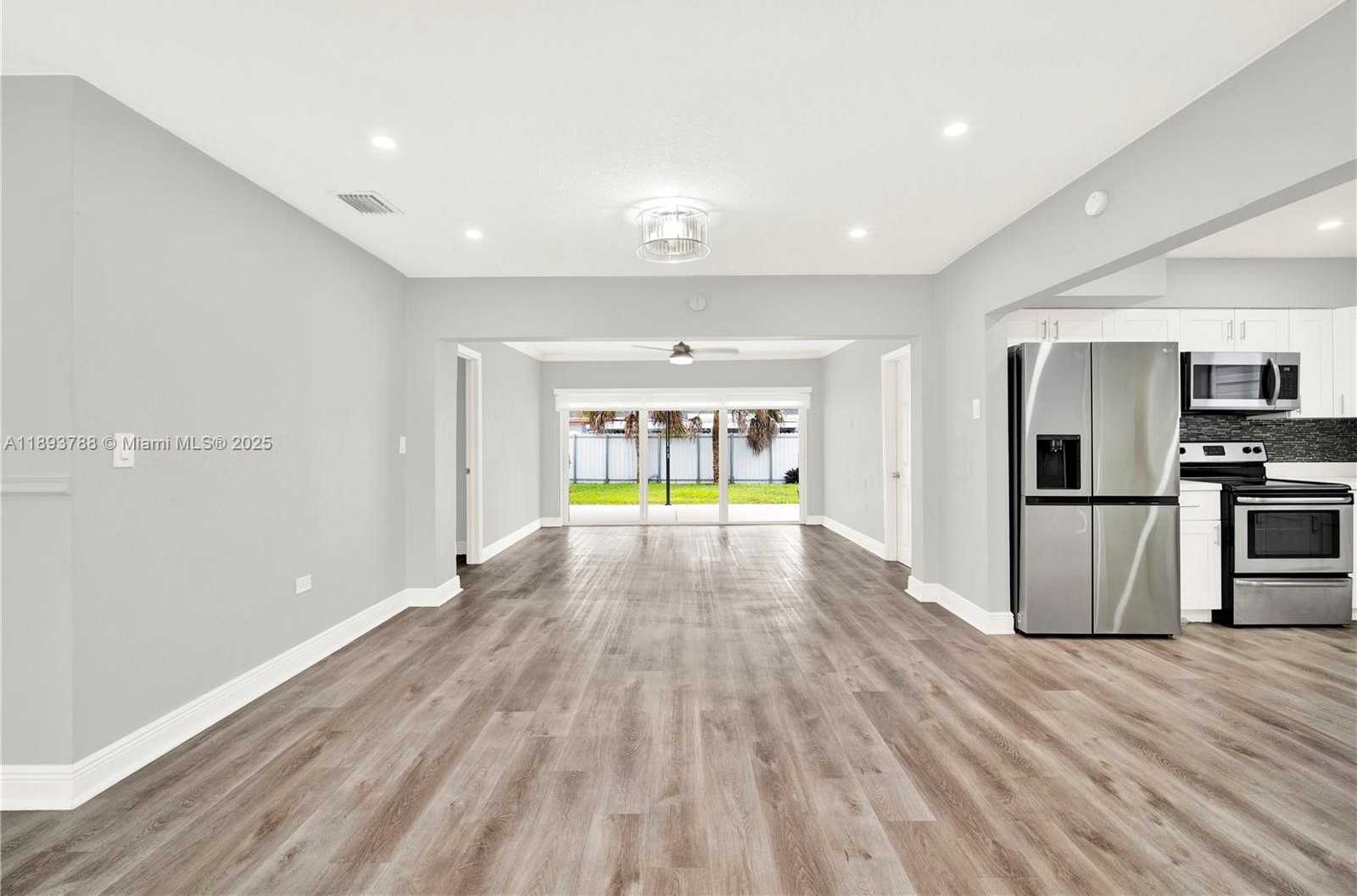 Small Image of 7932 MERIDIAN ST, Miramar Number 6
