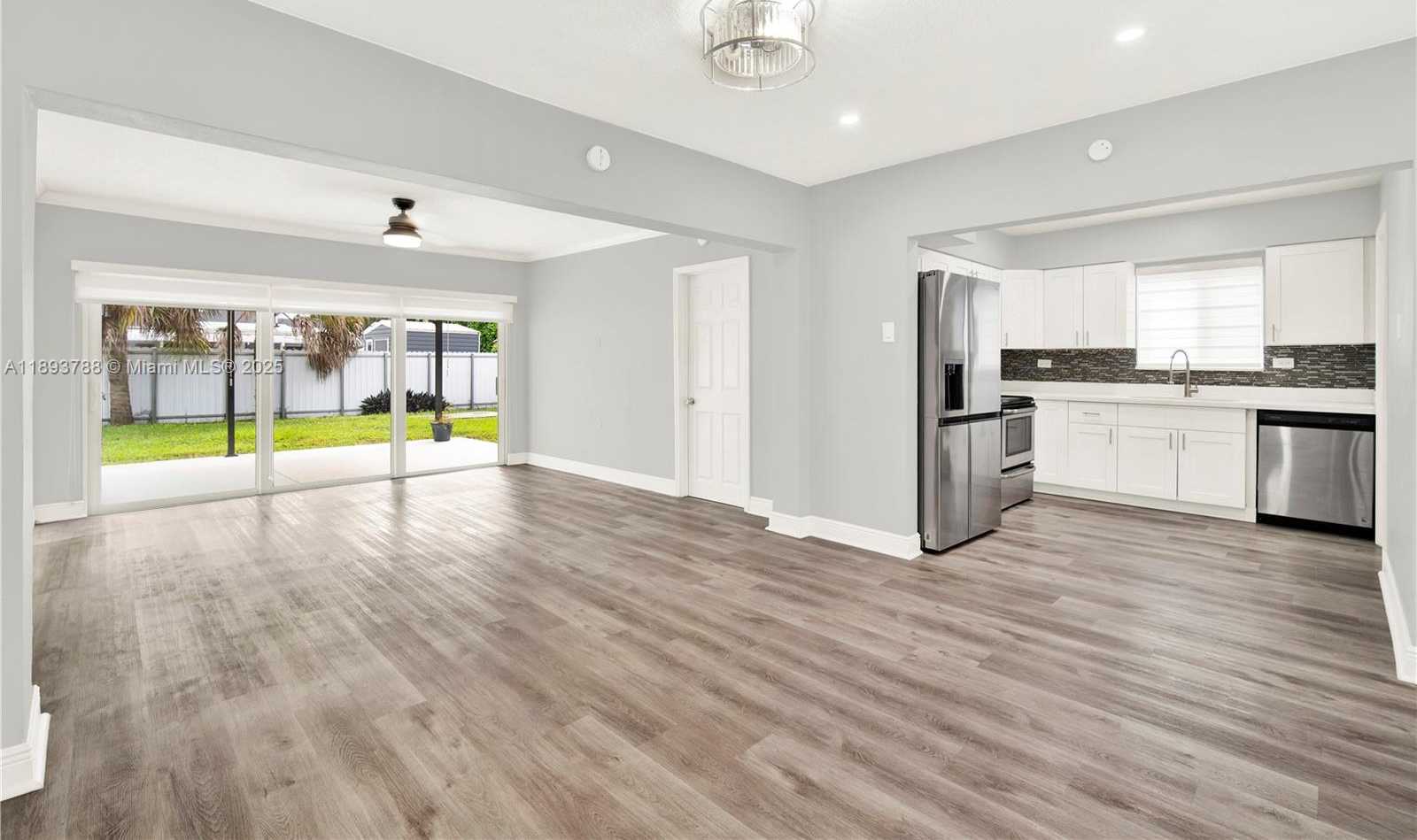 Small Image of 7932 MERIDIAN ST, Miramar Number 7
