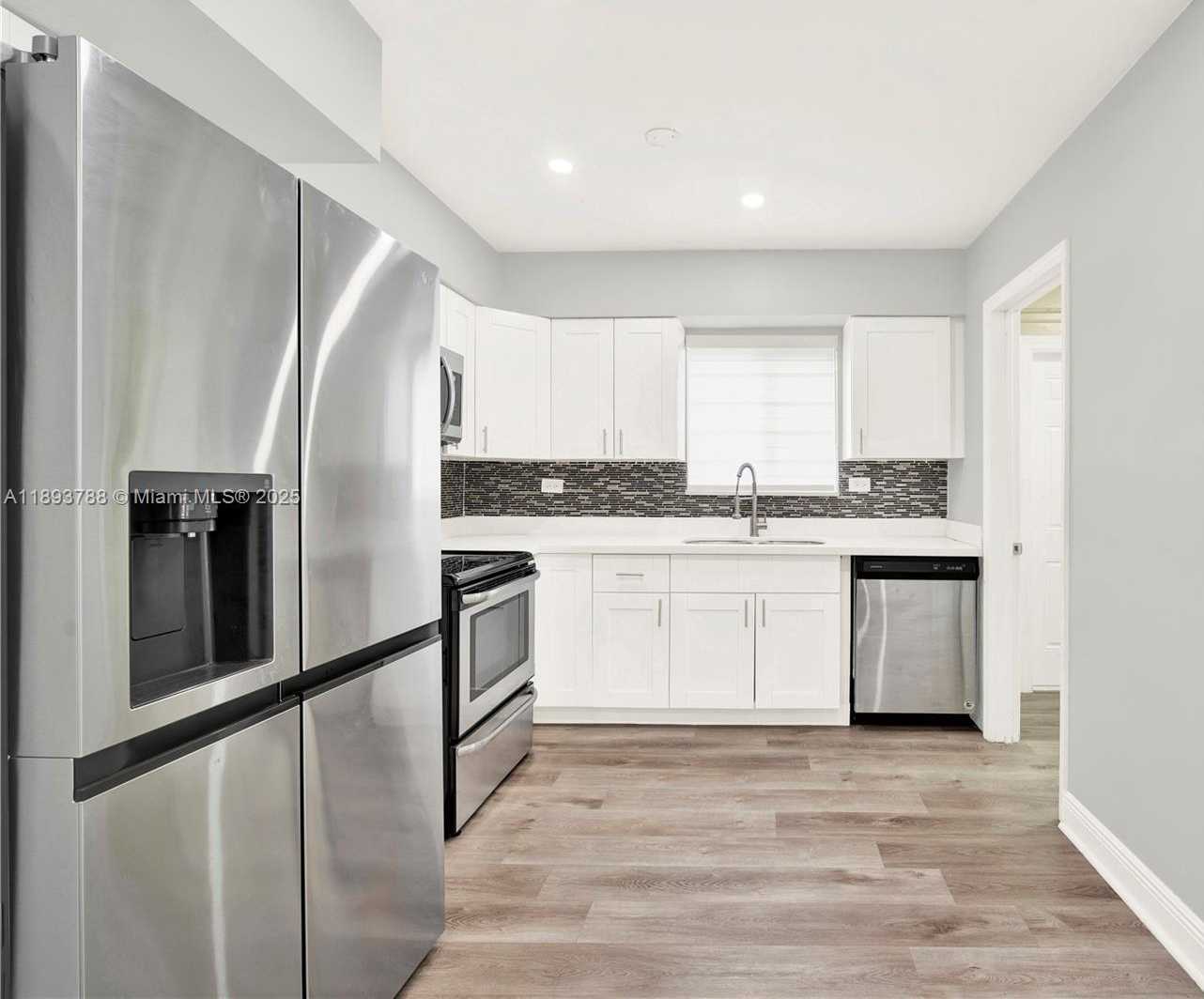Small Image of 7932 MERIDIAN ST, Miramar Number 8
