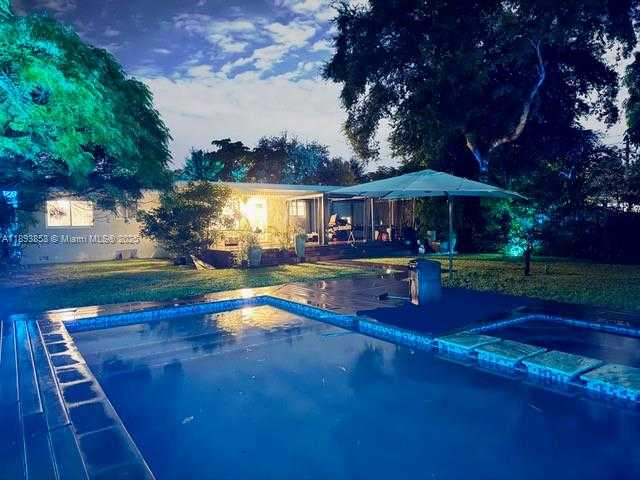 Small Image of 13075 NORTH EAST 4TH AVE, North Miami Number 27