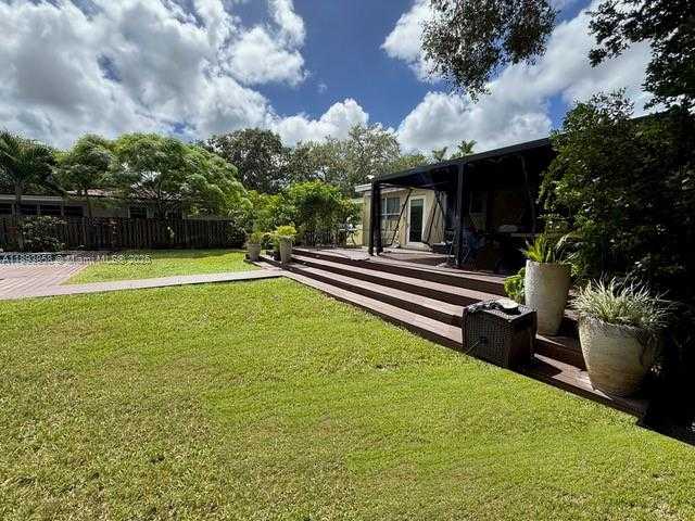 Small Image of 13075 NORTH EAST 4TH AVE, North Miami Number 3