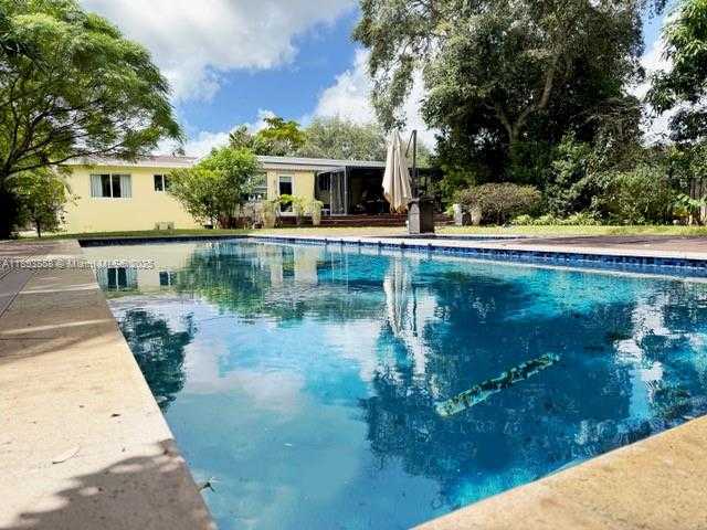 Small Image of 13075 NORTH EAST 4TH AVE, North Miami Number 7