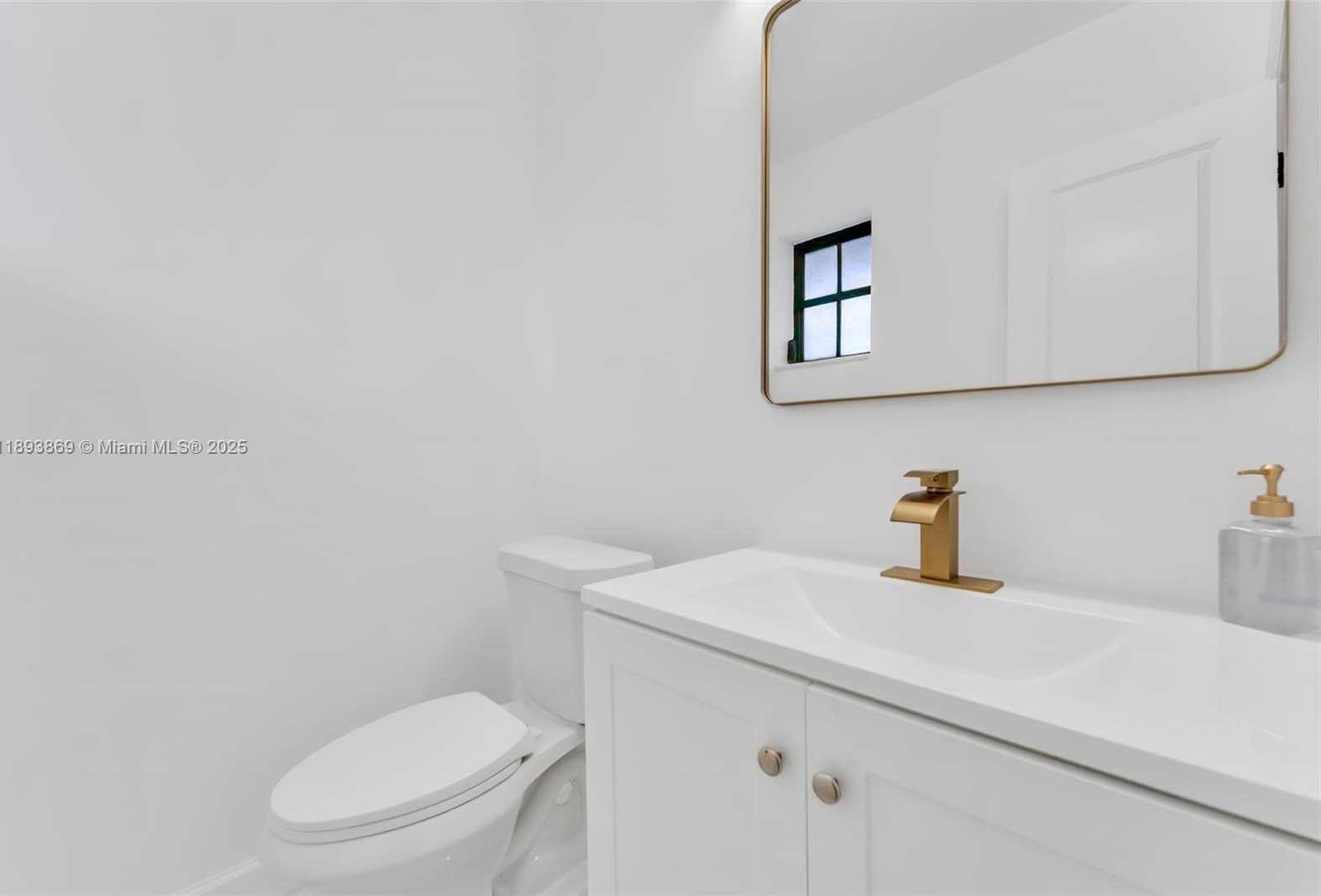 Small Image of 5526 PLUNKETT ST, Hollywood Number 12