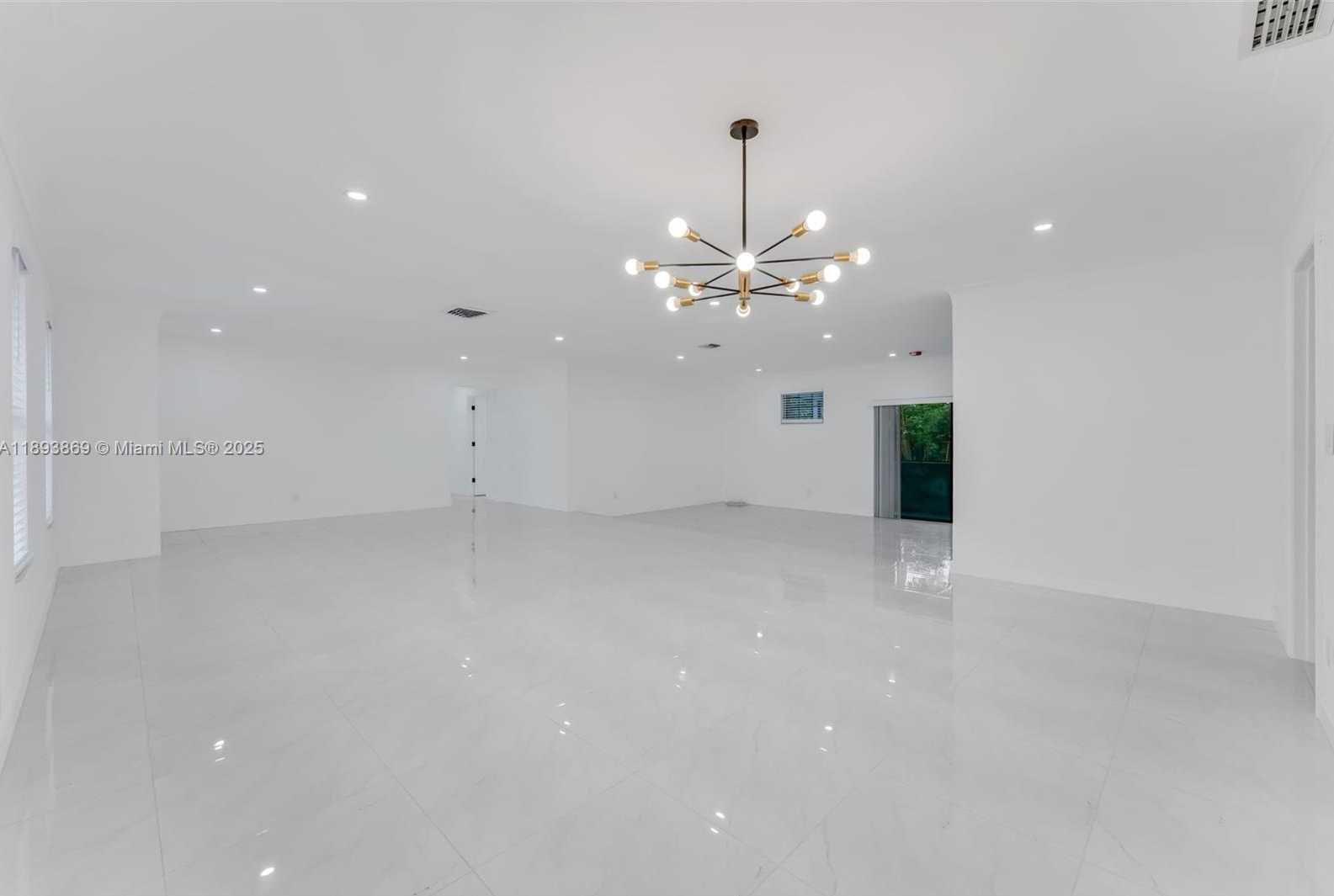 Small Image of 5526 PLUNKETT ST, Hollywood Number 20