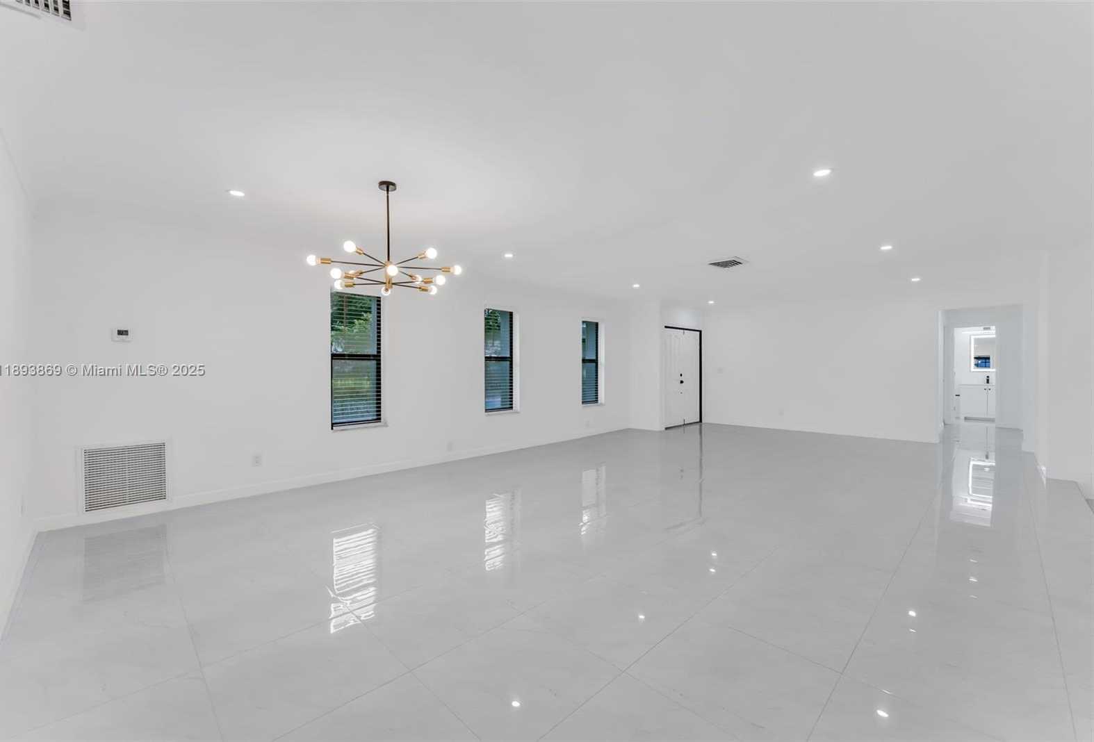Small Image of 5526 PLUNKETT ST, Hollywood Number 22