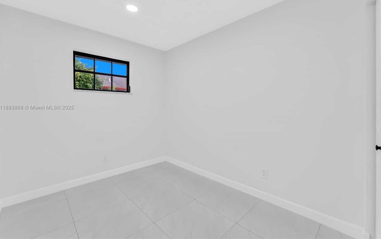 Small Image of 5526 PLUNKETT ST, Hollywood Number 24