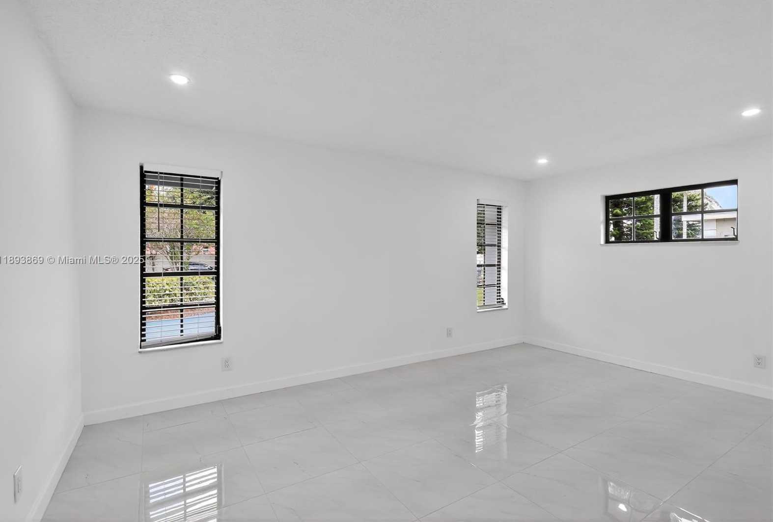 Small Image of 5526 PLUNKETT ST, Hollywood Number 30