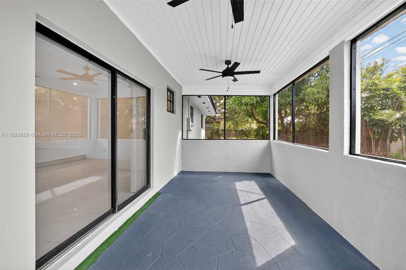 Small Image of 5526 PLUNKETT ST, Hollywood Number 39