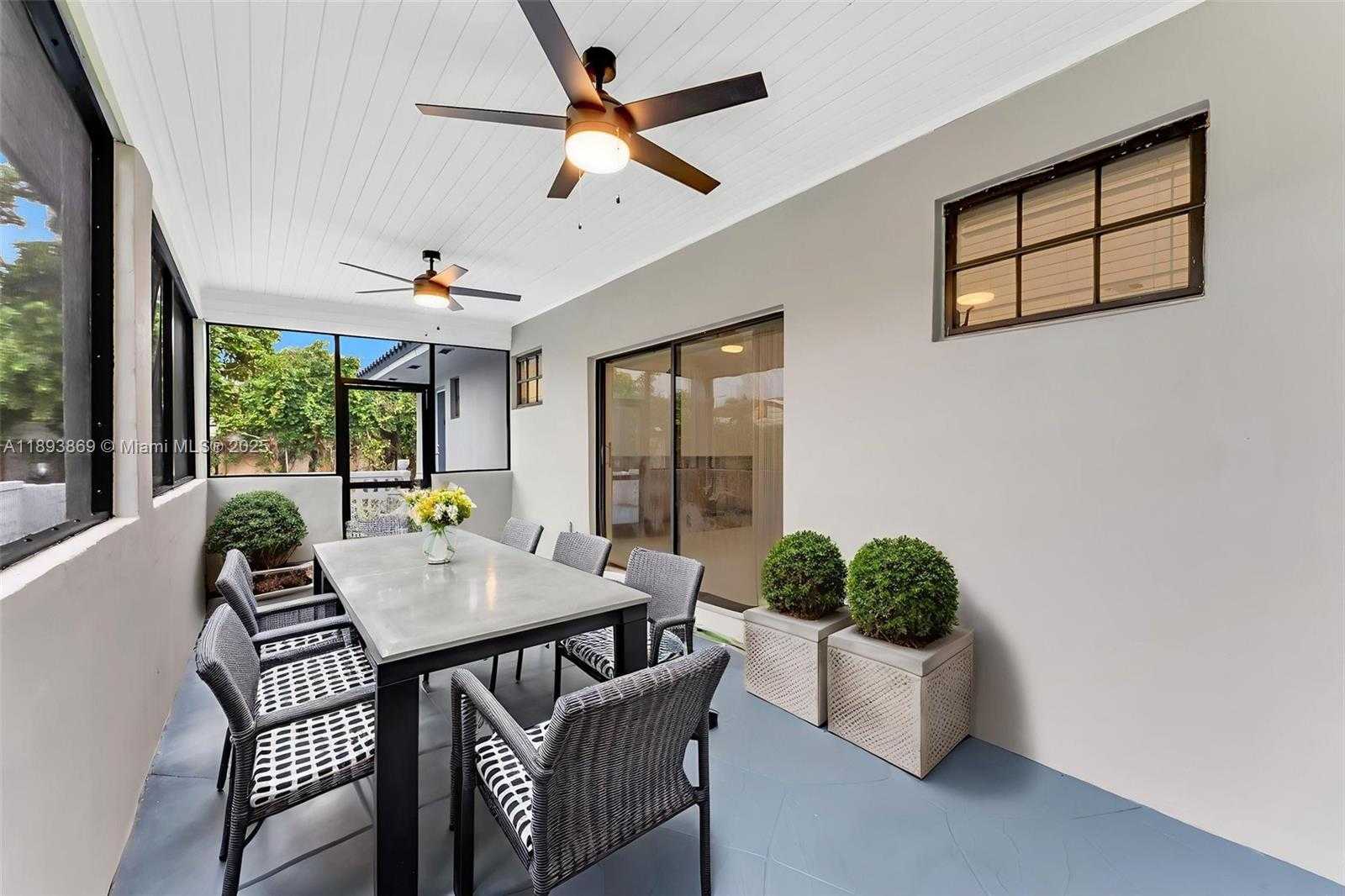 Small Image of 5526 PLUNKETT ST, Hollywood Number 40