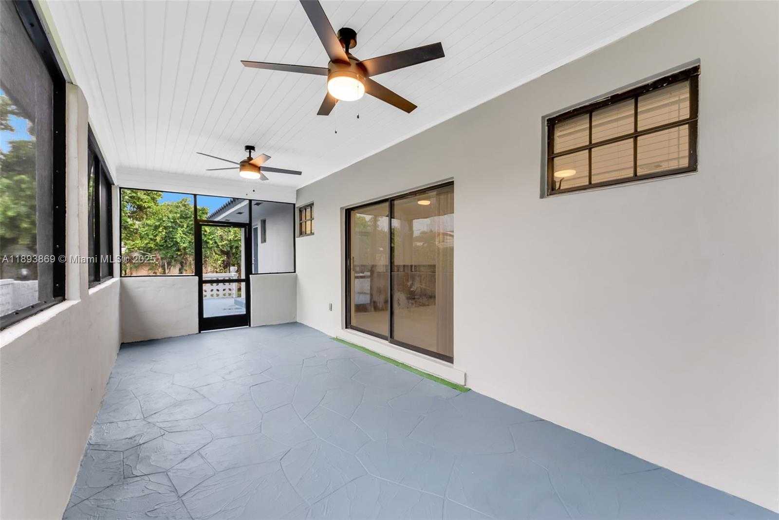 Small Image of 5526 PLUNKETT ST, Hollywood Number 41