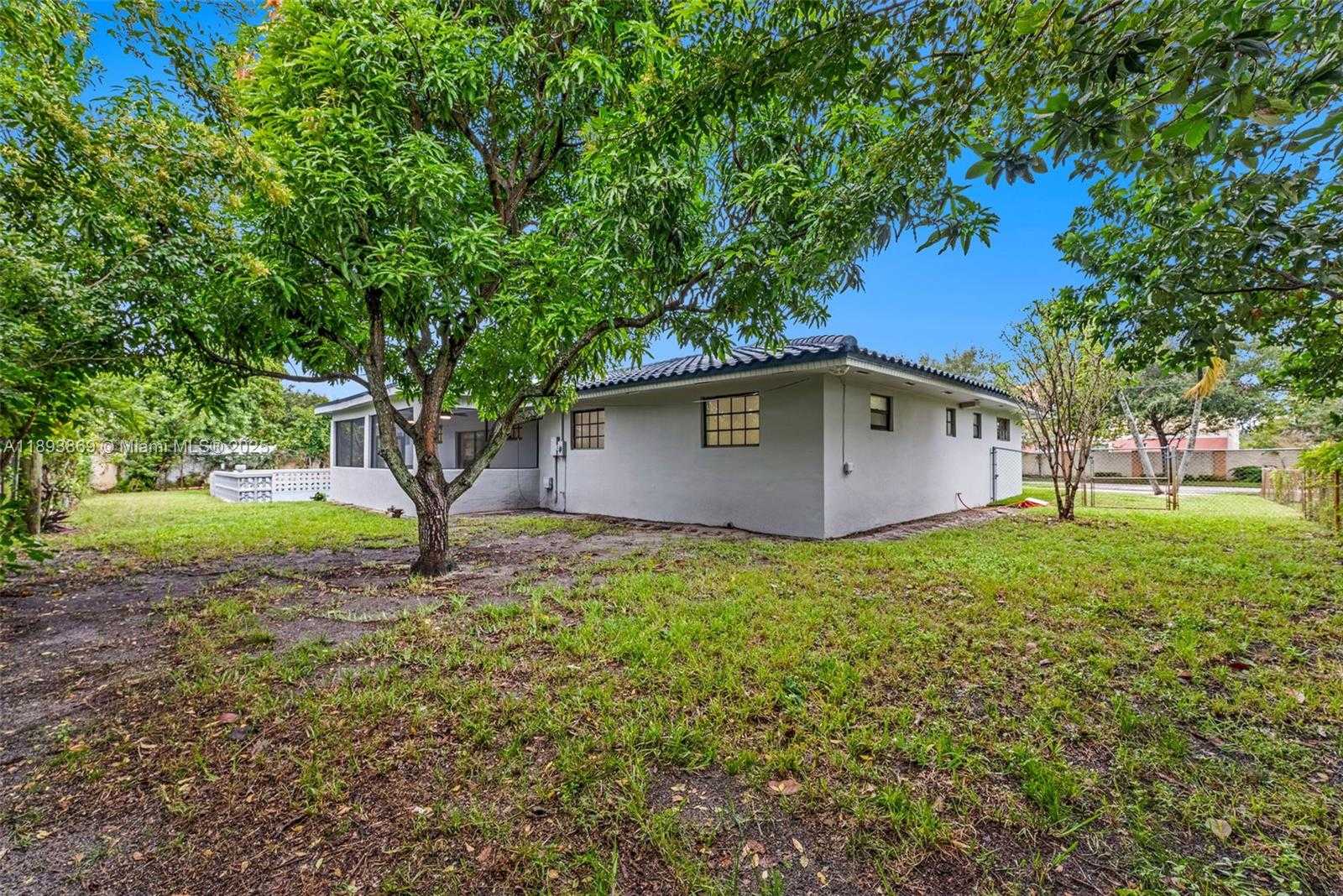 Small Image of 5526 PLUNKETT ST, Hollywood Number 61