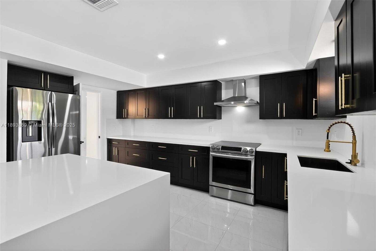 Small Image of 5526 PLUNKETT ST, Hollywood Number 9