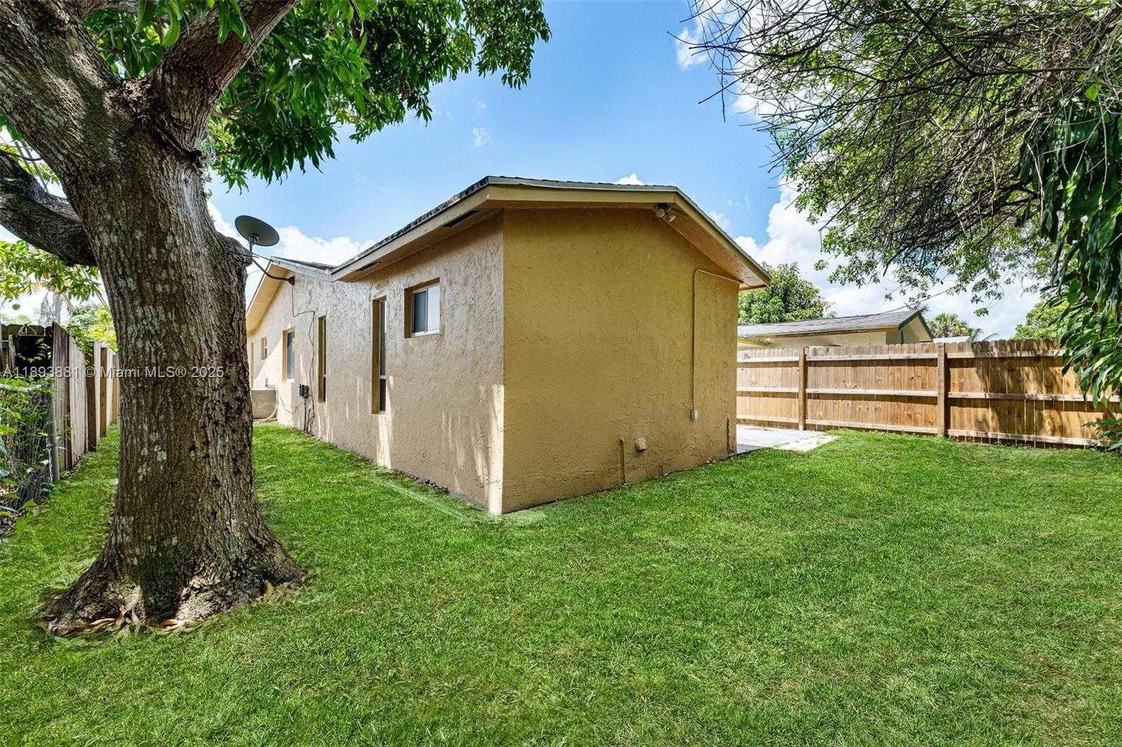 Small Image of 22123 SOUTH WEST 62ND CT, Boca Raton Number 23