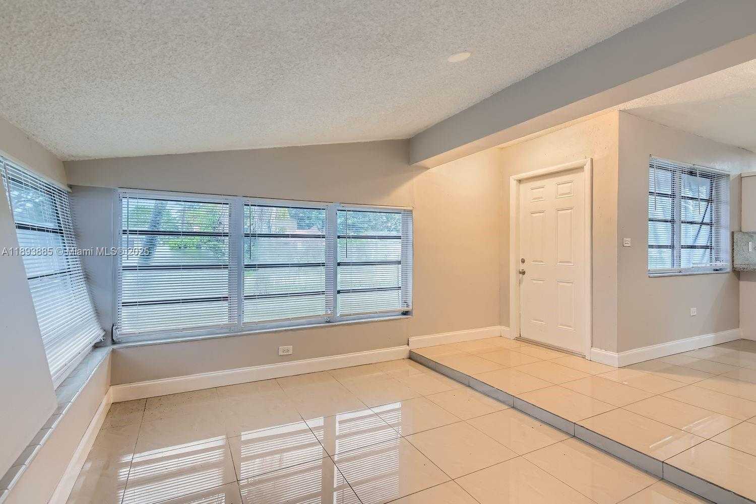 Small Image of 7521 GRANADA BLVD, Miramar Number 14