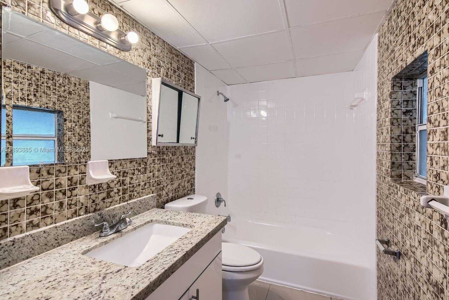 Small Image of 7521 GRANADA BLVD, Miramar Number 16