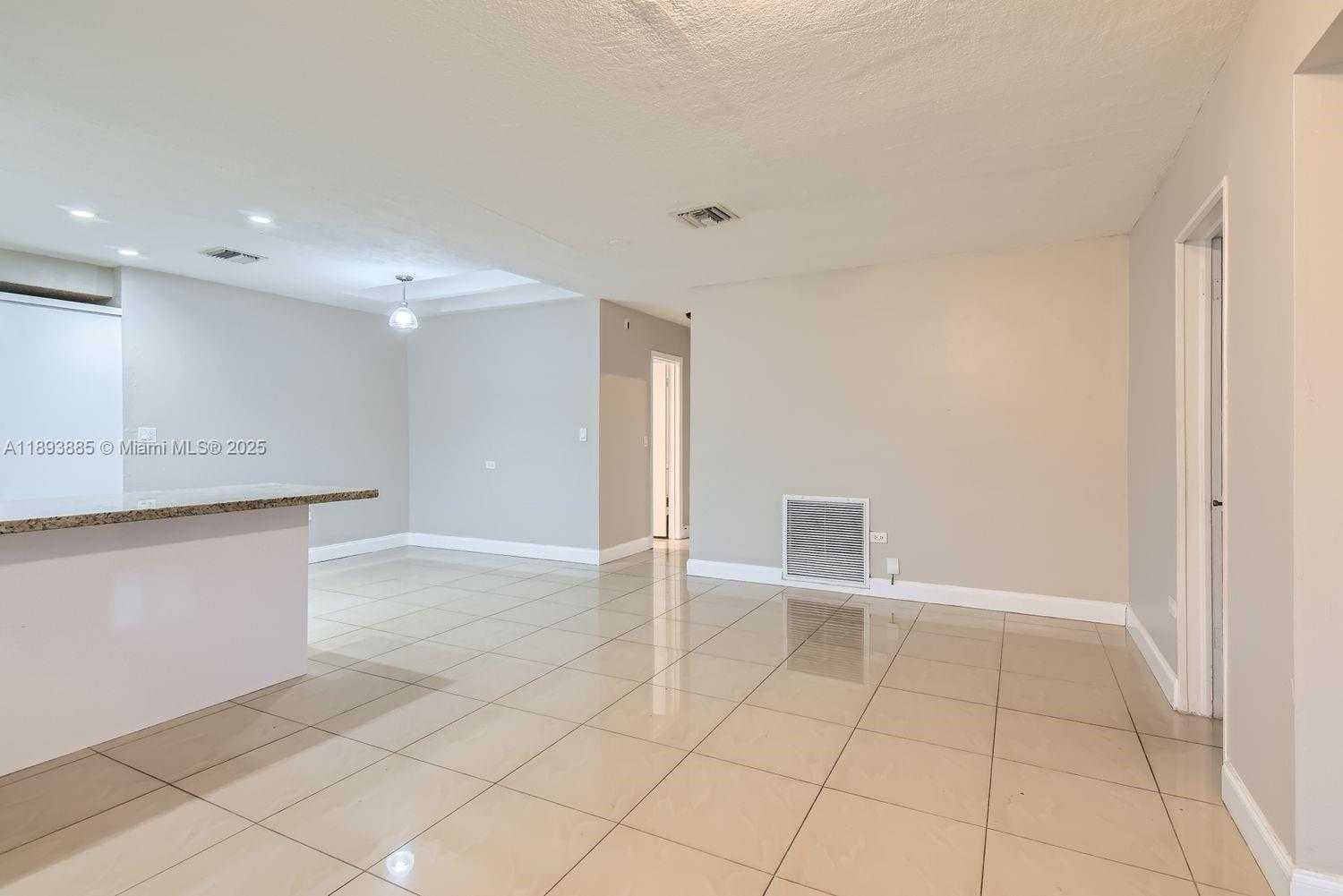 Small Image of 7521 GRANADA BLVD, Miramar Number 21