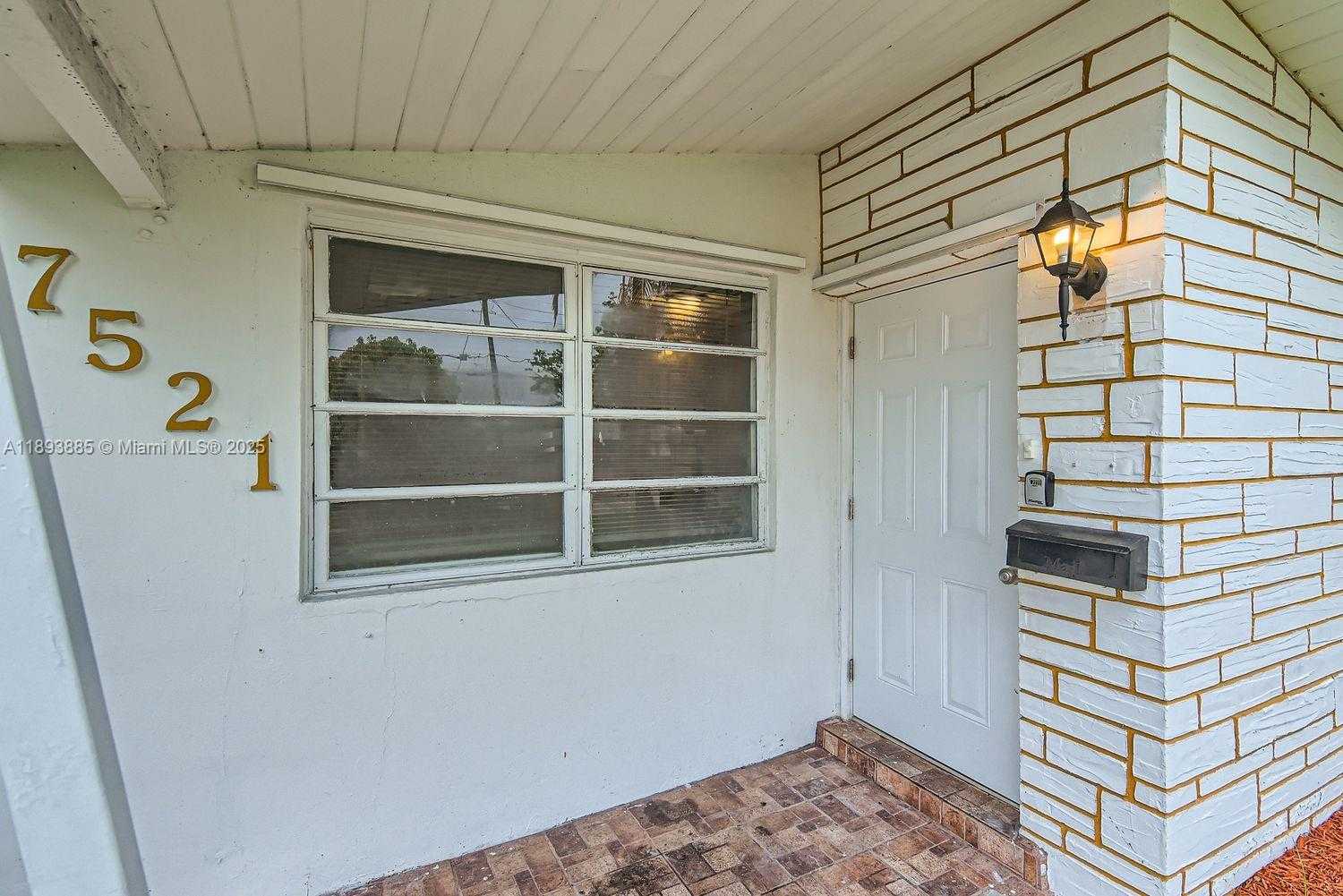 Small Image of 7521 GRANADA BLVD, Miramar Number 3