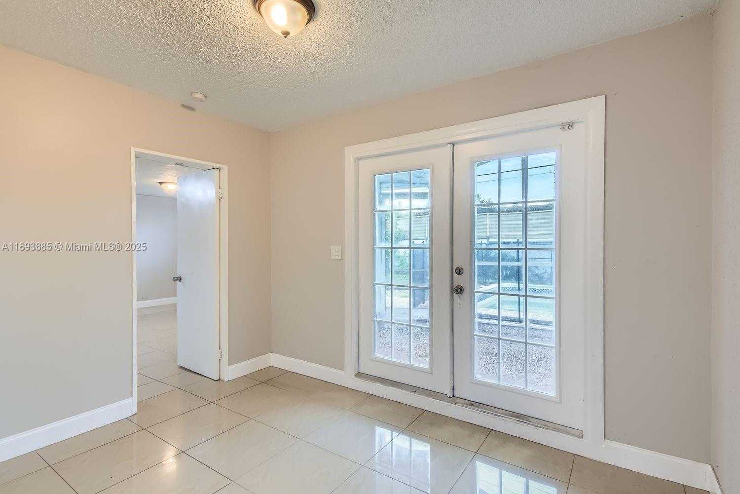 Small Image of 7521 GRANADA BLVD, Miramar Number 4