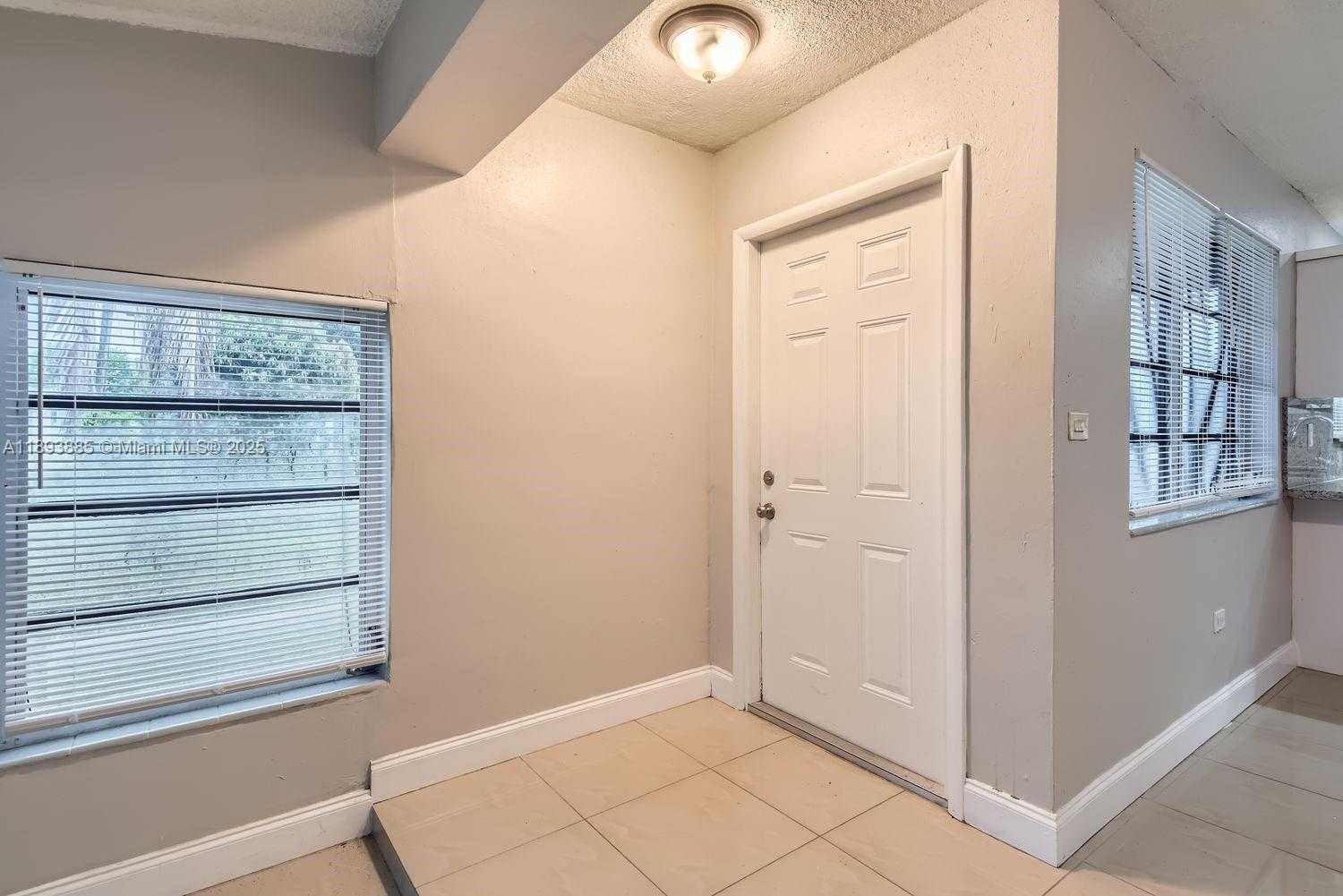 Small Image of 7521 GRANADA BLVD, Miramar Number 5
