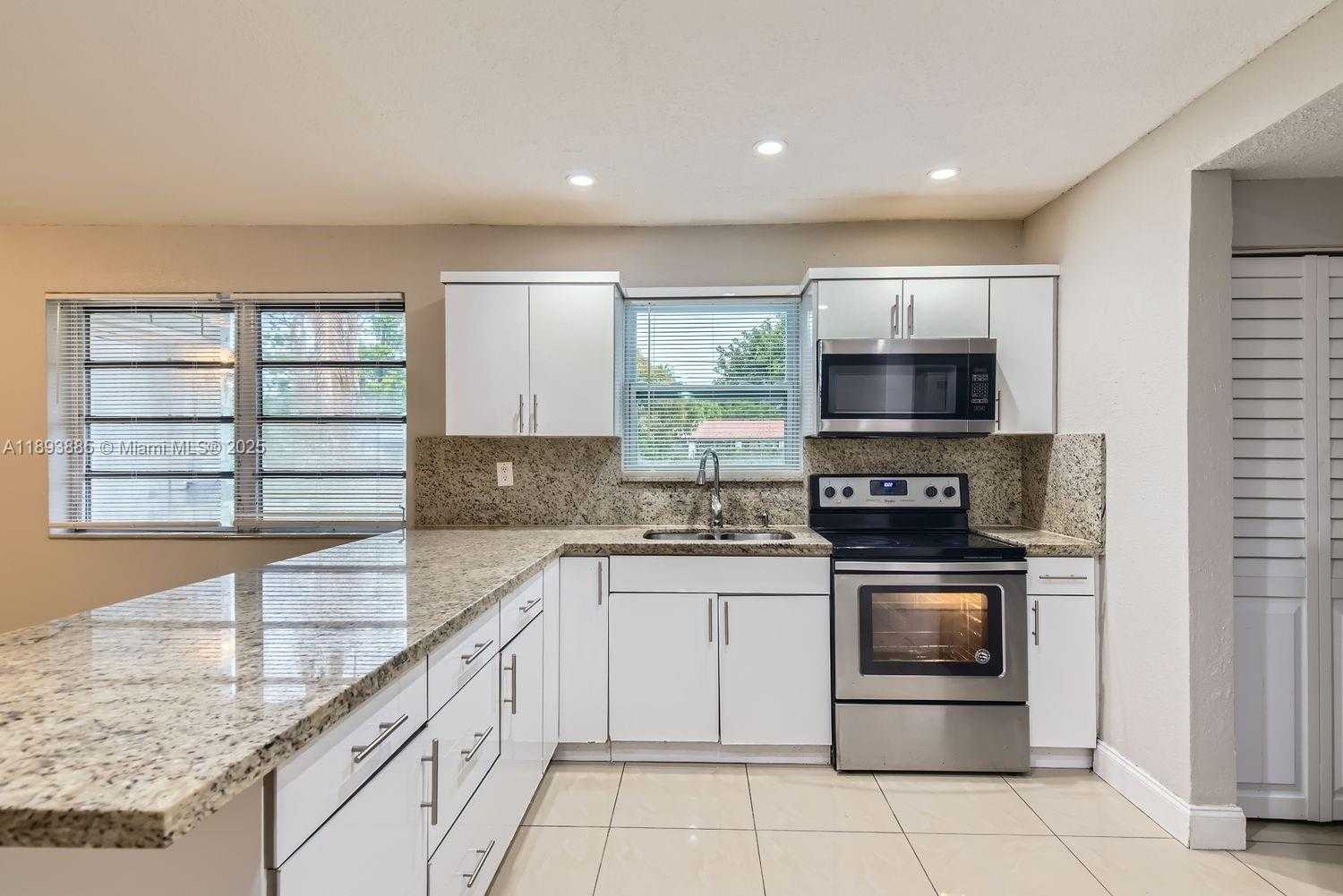 Small Image of 7521 GRANADA BLVD, Miramar Number 6