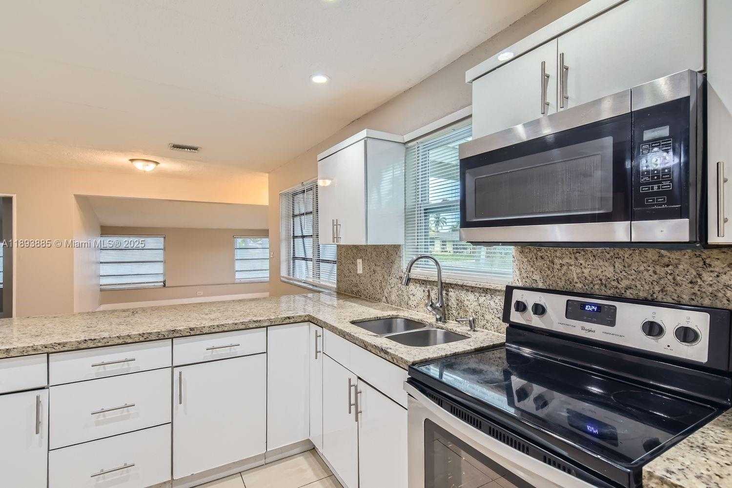 Small Image of 7521 GRANADA BLVD, Miramar Number 8